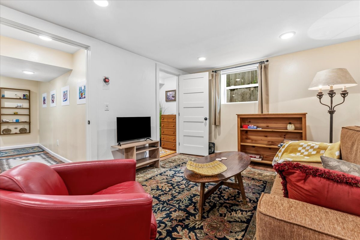09-1830 N Kilpatrick St Unit B-121.jpg
