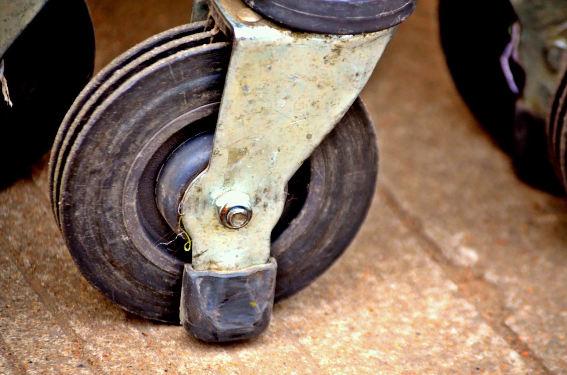 shopping-cart-wheel.jpg