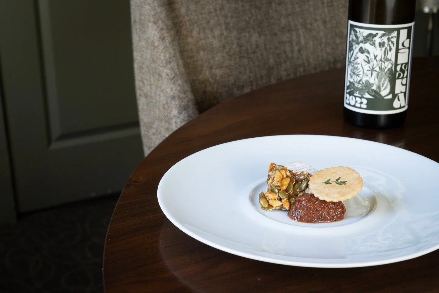 { Cheese Course }
Briar Rose Butterbloom
Dried Cherry &amp; Apple Mostarda, Pinenut Pepita Brittle, Thyme Cracker 

{ Wine Pairing }
Elegantly paired with 2022 @liskawineco Eola-Amity Hills Gewurztraminer

A special congratulations to our Dundee neig