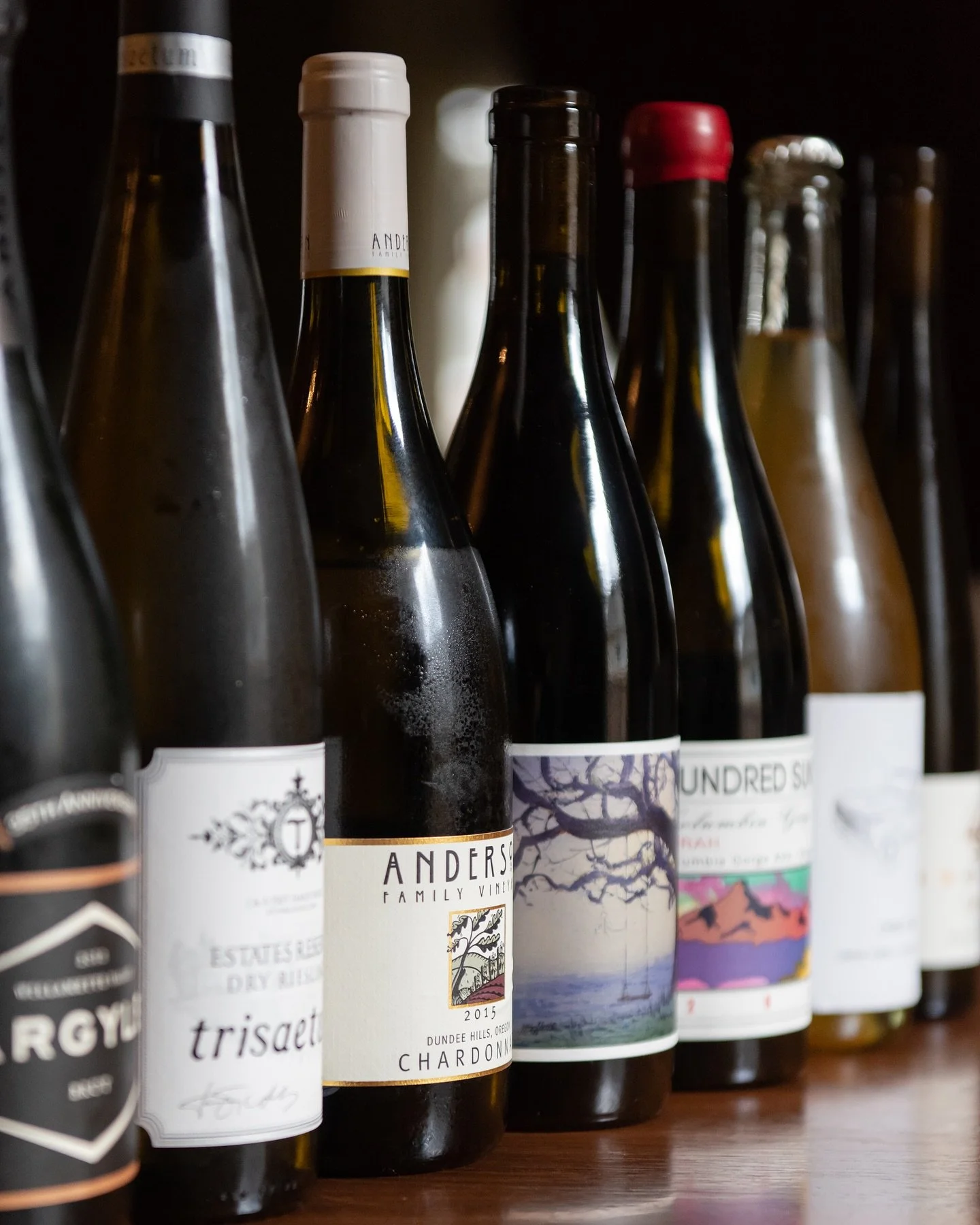 Harvest season is underway across Oregon Wine Country, and our winemaking friends are deep in the rhythm of long days and early mornings. Vineyard rows are lined with bins waiting to be filled, each one holding the promise of another exceptional vint