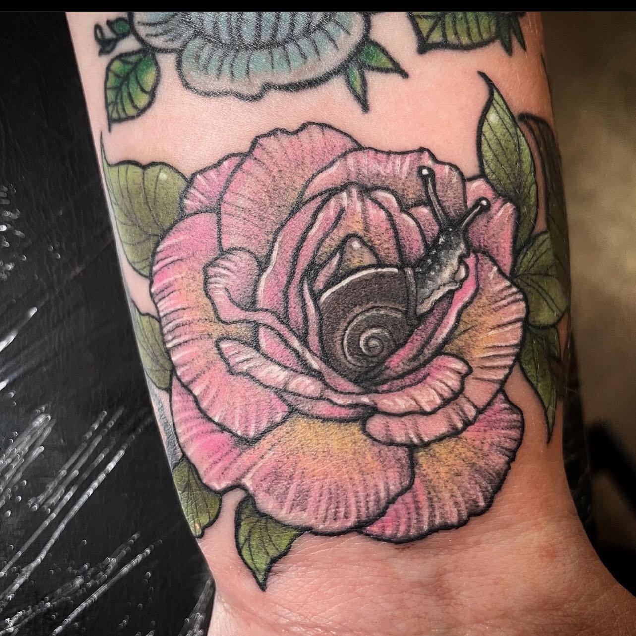 Tattoo by @kayliemorbidart 🖤🖤🖤 Kaylie has some availability this week. Follow the guidelines on her page for booking and check out the new designs she posted today as well 🖤
.
.
.
.
.
.

#talontattoowsnc #tattoo #colortattoo #rose #rosetattoo #ba