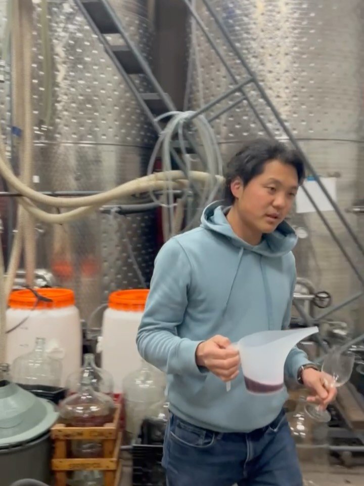 Week In Review

A small tank tasting in the winery with new friends, endless spring flowers and bouquets, tasting room live jazz, and lots and lots of happy faces despite a rather rainy weekend.