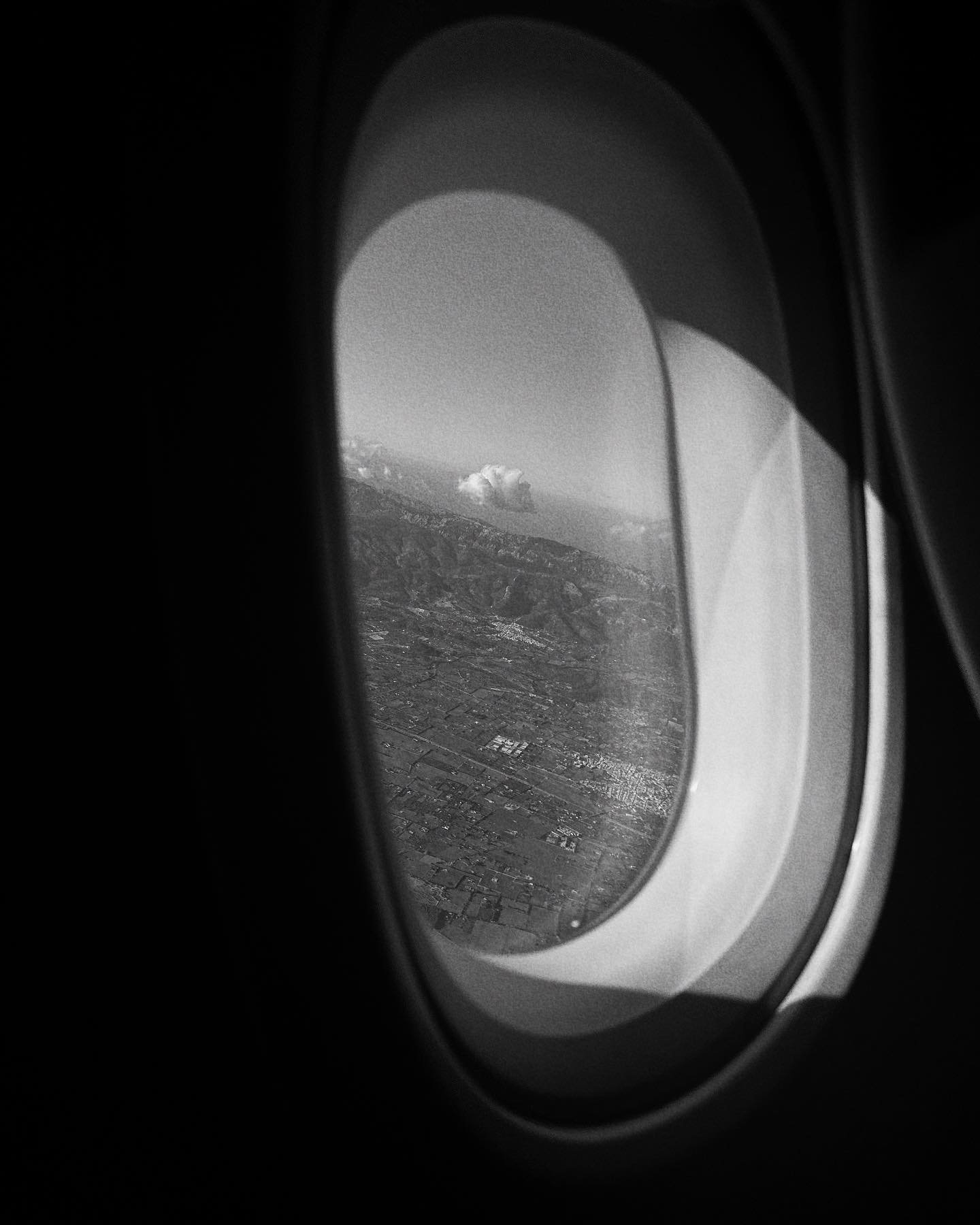💭

#windowseat #travelphotography #flightview #skylover #traveldiary #windowview