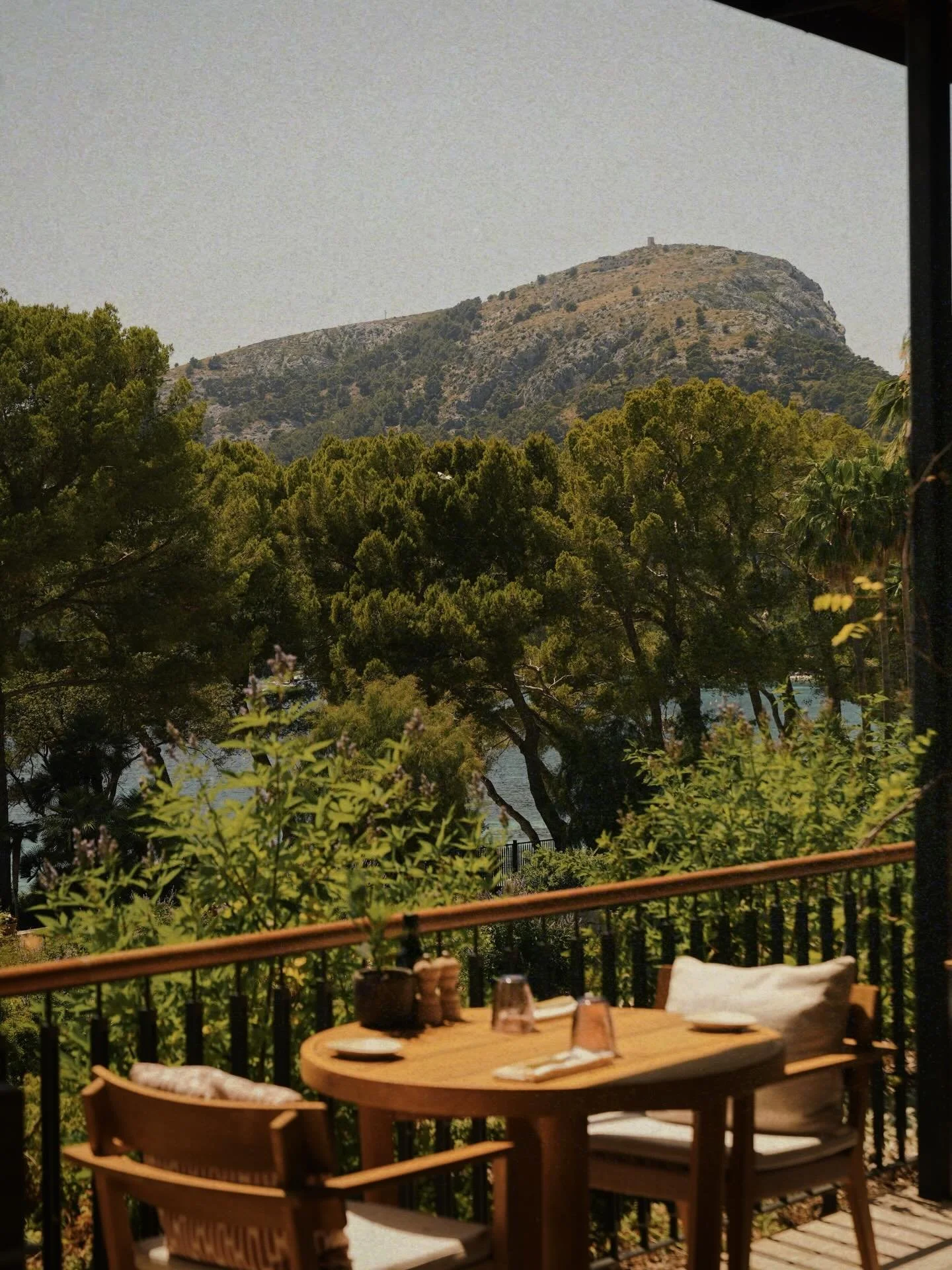 Where the mountains meet the sea, and everything feels a little quieter.

Grateful to work for
@fourseasons 
@fsmallorca 
@llum.i.sal