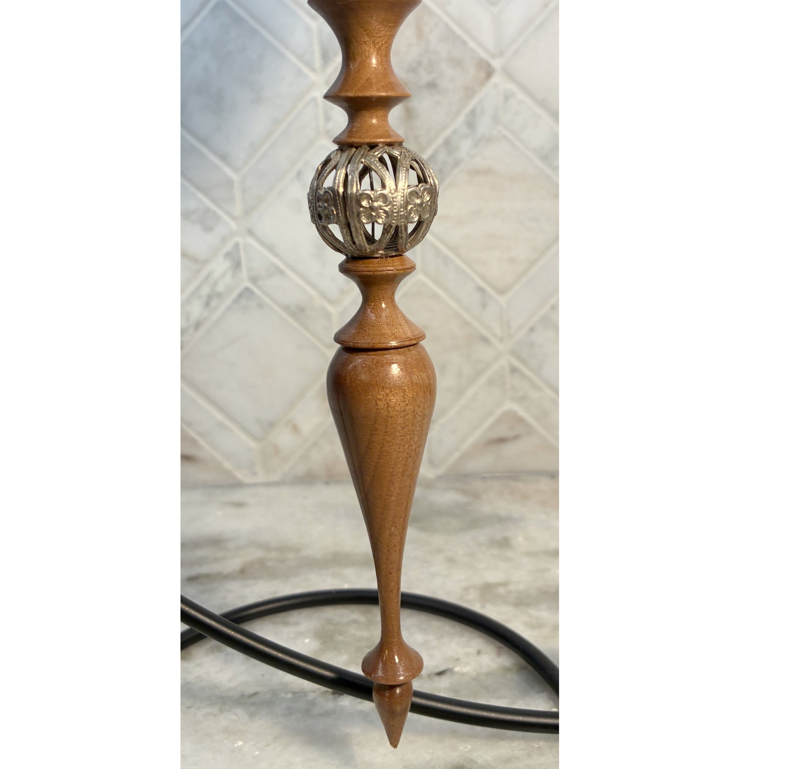 Mother's kiss finial.png