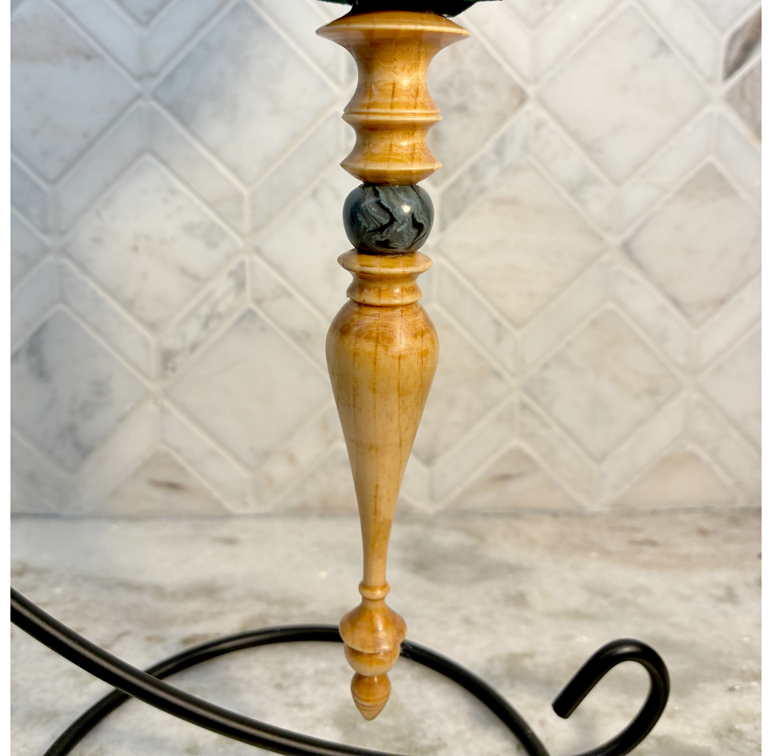 Green flocked horiz finial.png