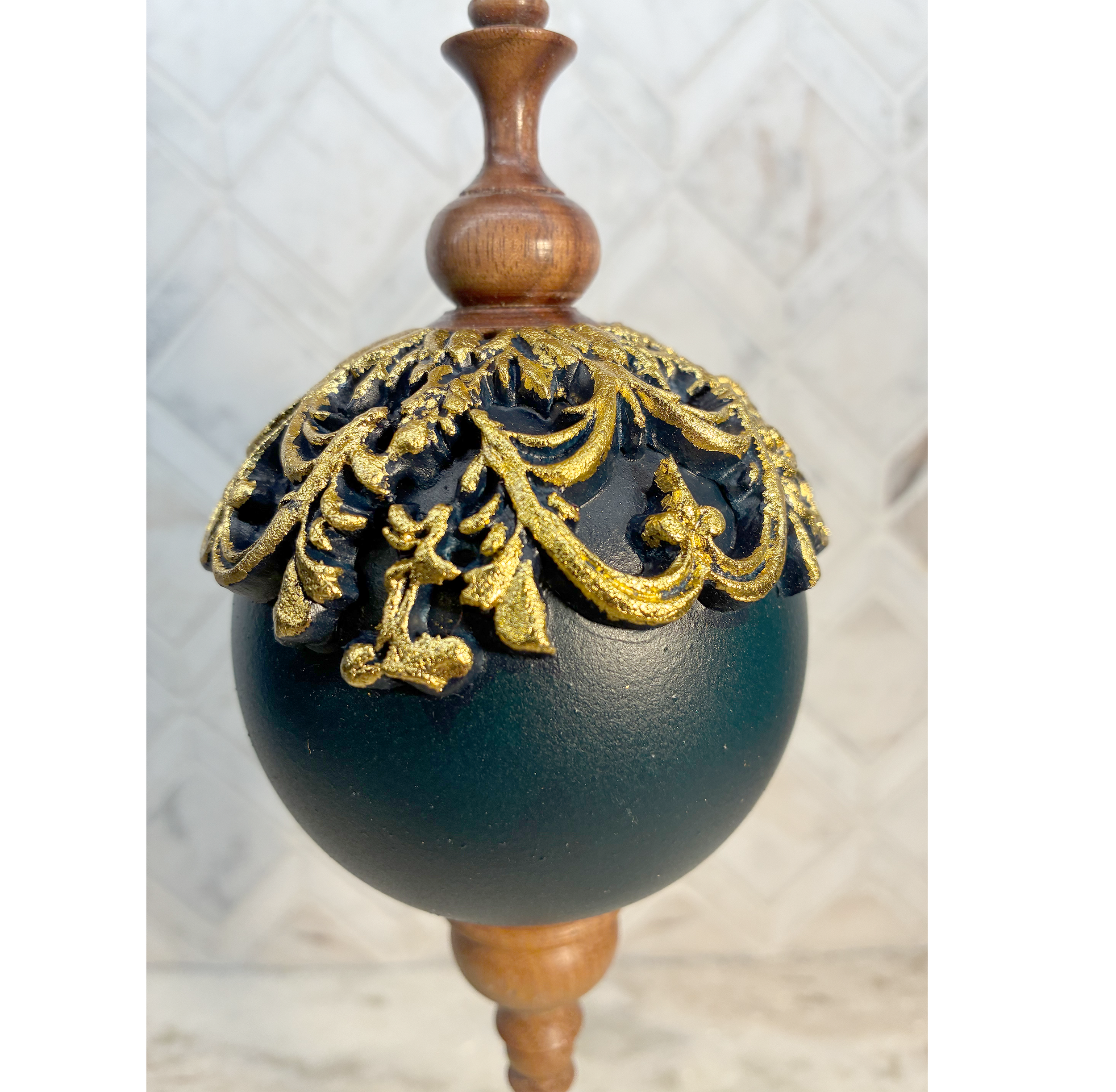 Gold lace ball.png