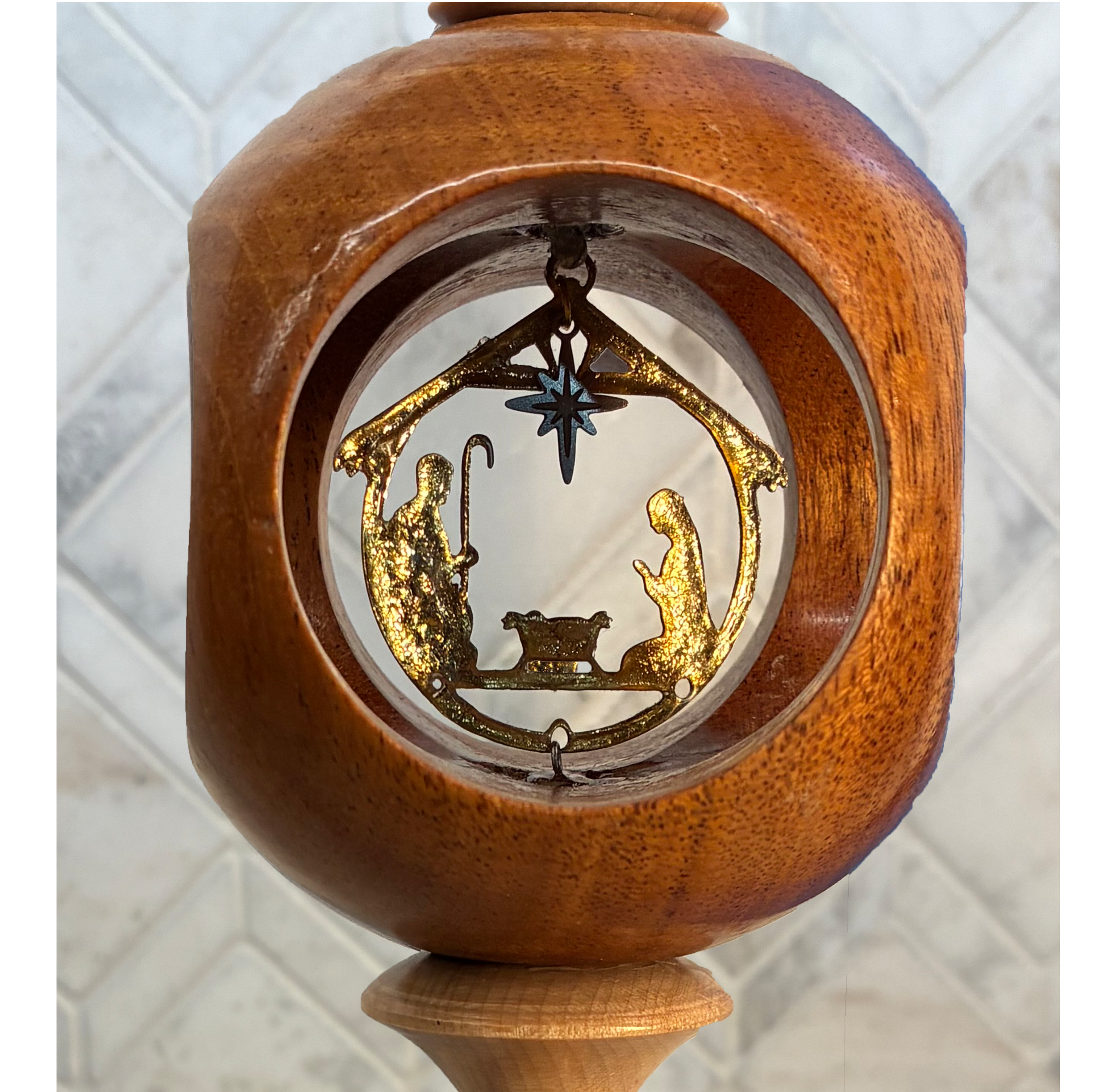 Wood Creche ball.png