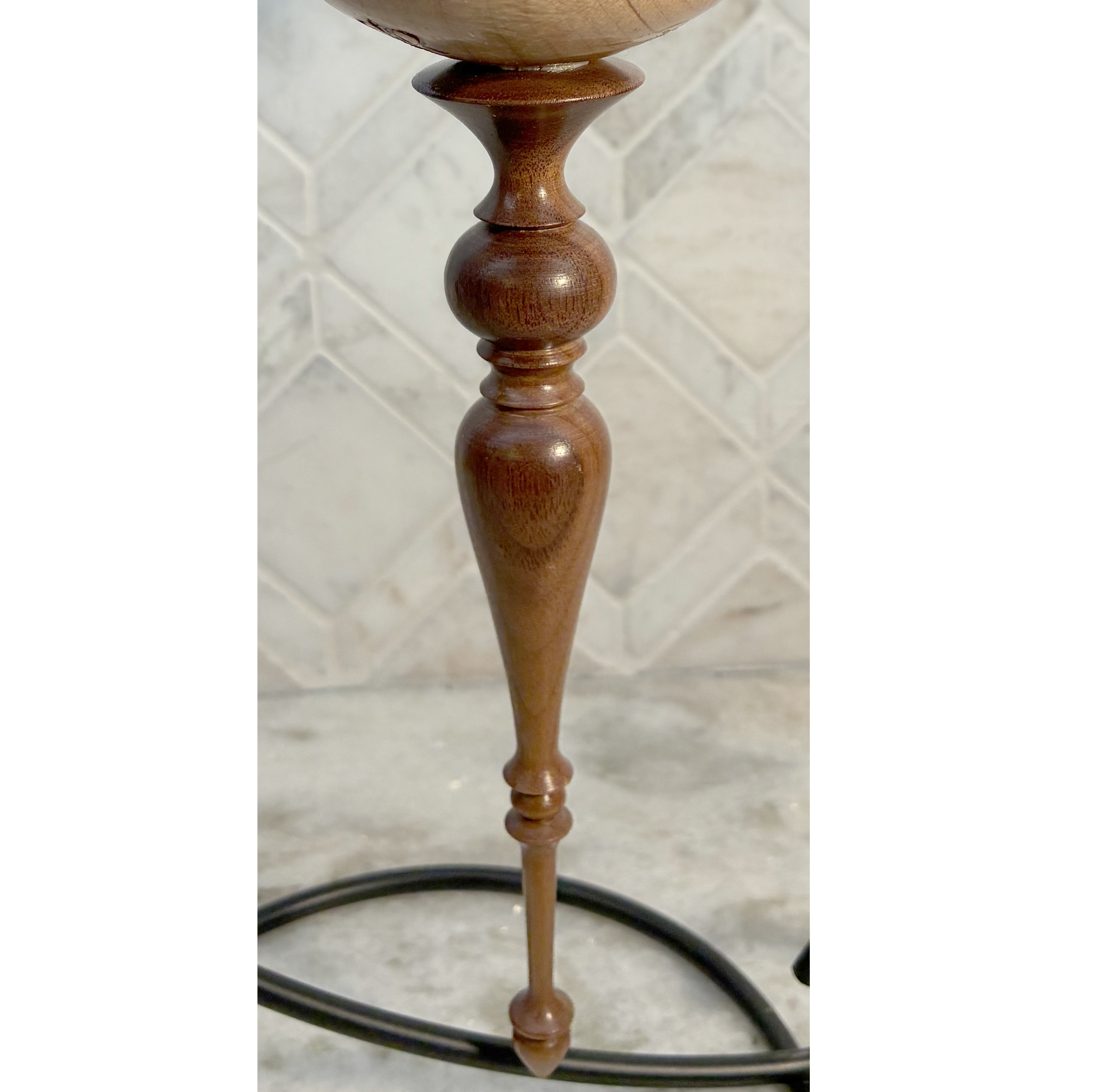 Wood Creche finial.png