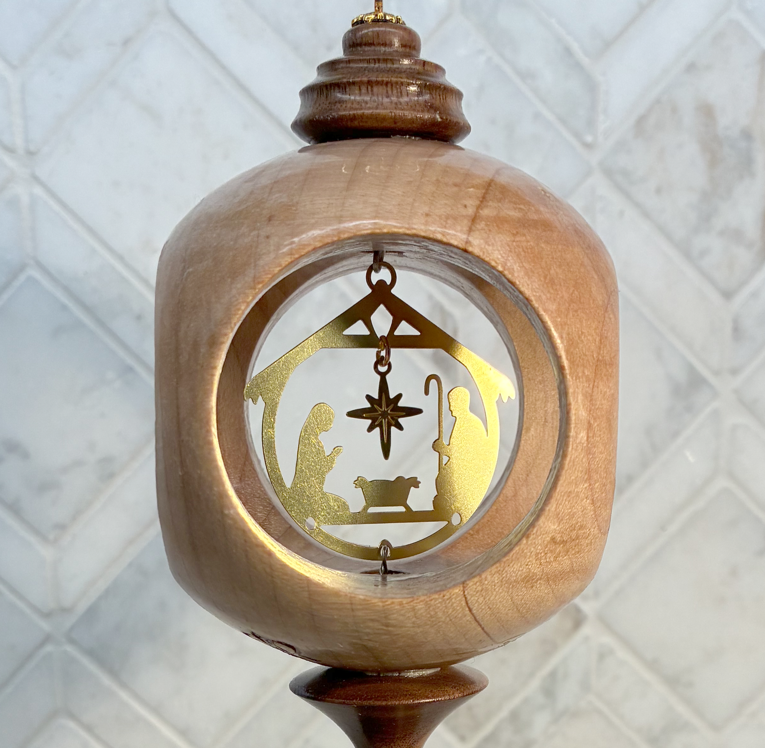 Wood Creche 2 ball.png