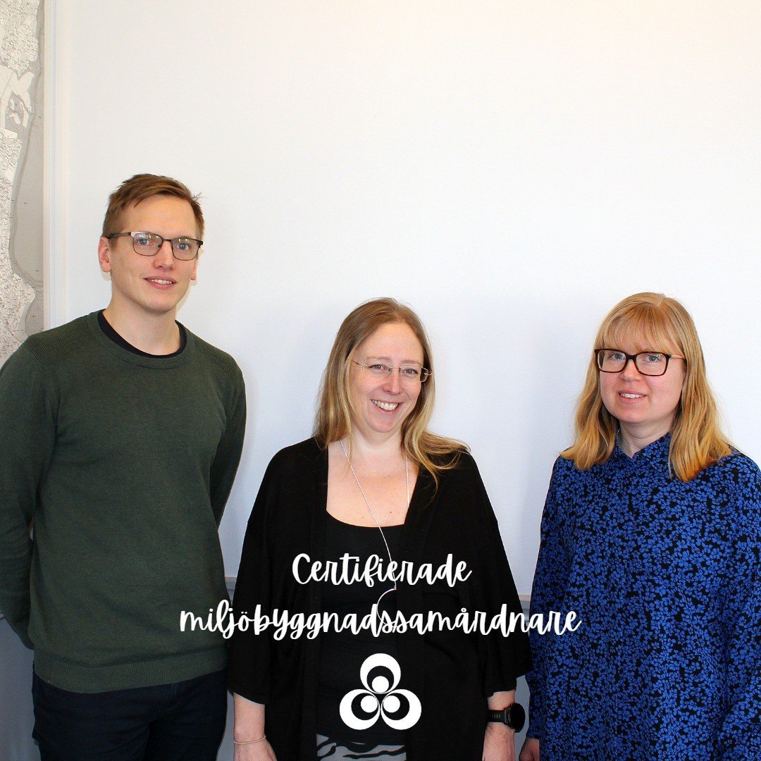 Nu kan vi stoltsera med att kontorets kompetens inom milj&ouml; och h&aring;llbar utveckling har st&auml;rkts! 

H&auml;r &auml;r Jens, Tina och Carolina som alla tre genomf&ouml;rt kurser (4.0) f&ouml;r att bli certifierade milj&ouml;byggnadssamordn