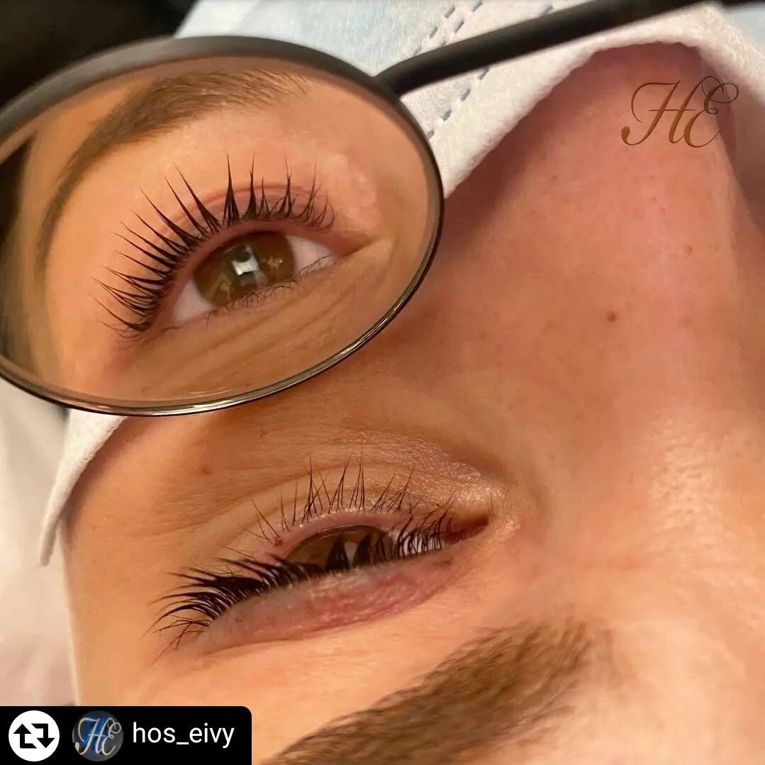 G.E.L. Keratin Lash Lift is a world-leading treatment that lifts, bends, adds volume, colors and STRENGTHENS your natural lashes! 😍 

💚 Fruit &amp; plant extracts
💚 Organic conditioner
💚 Silk peptides
💚 Keratin 

❌ NO Harsh Chemicals⁣
🙅&zwj;♀️ 