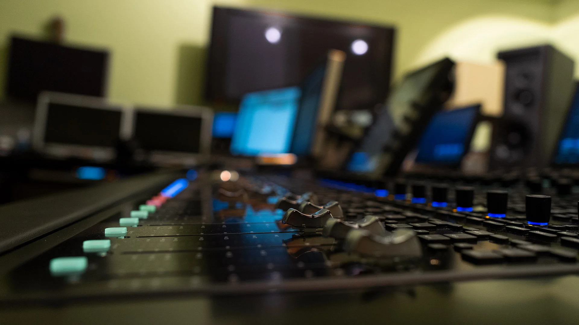 Nahaufnahme AVID S6 Mischpult NJP Studio A