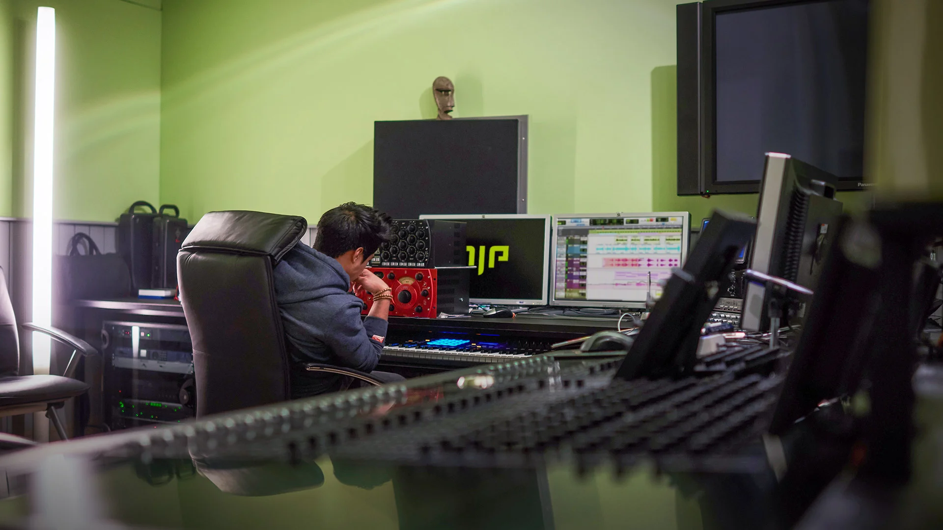 Jeffrey Rulloda im NJP Studio A - Hauptsitz Küsnacht