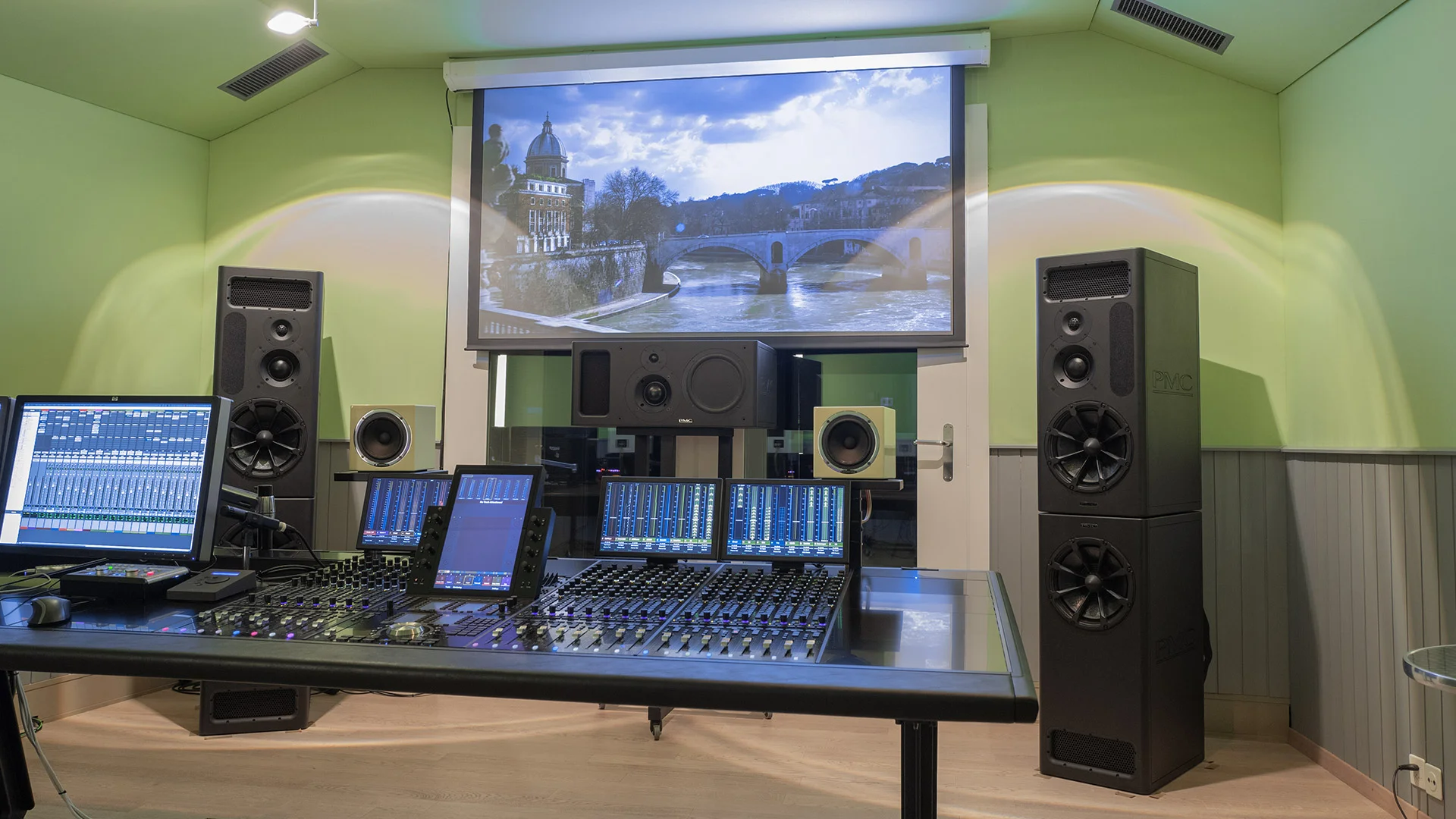 NJP Studio A - Kinosetup Surround 5.1 mit PMC MB3 XBD-A