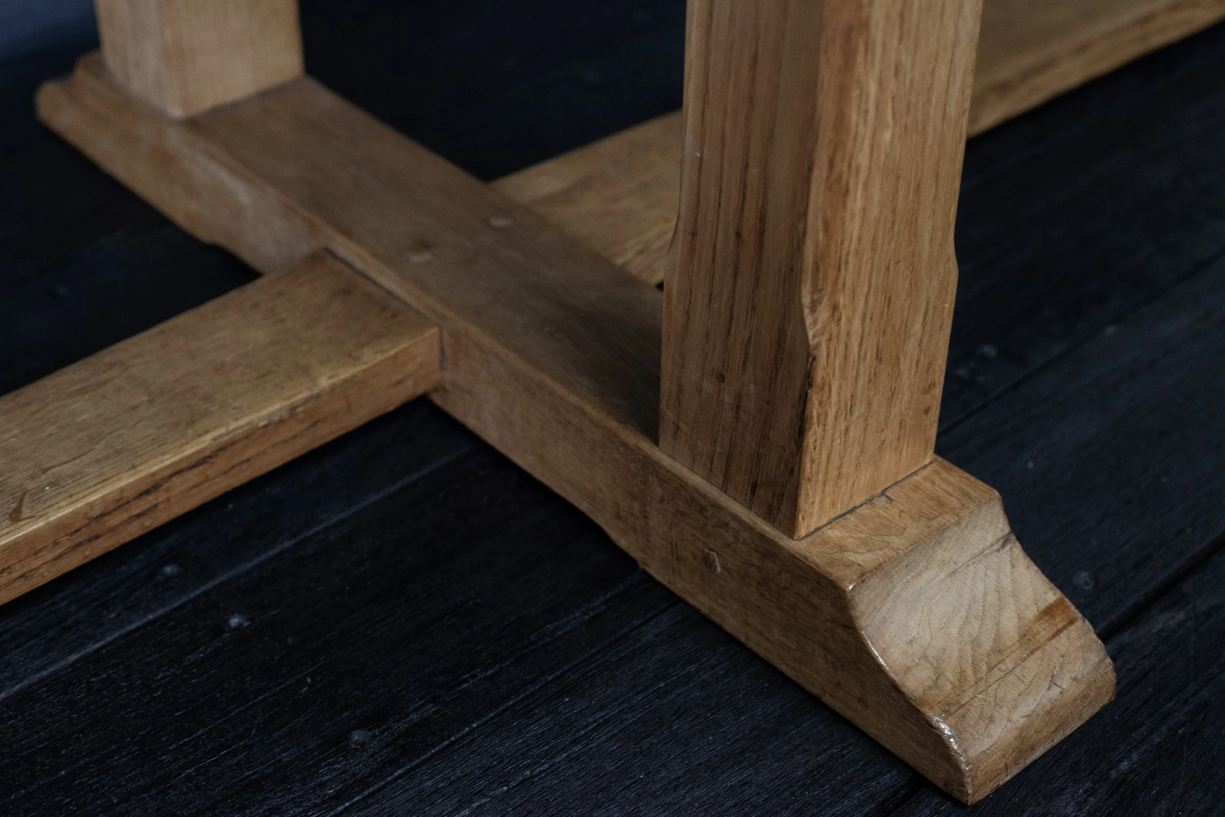 Arts-and-Crafts-oak-refectory-table-cu-feet-angle.jpg