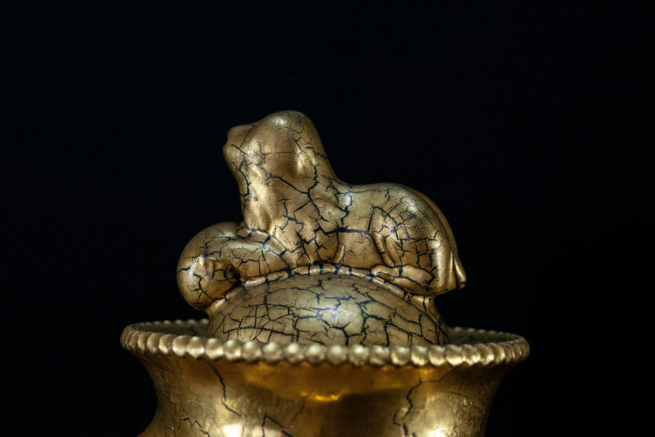 Elton-vase-gold-crackle-CU-top.jpg