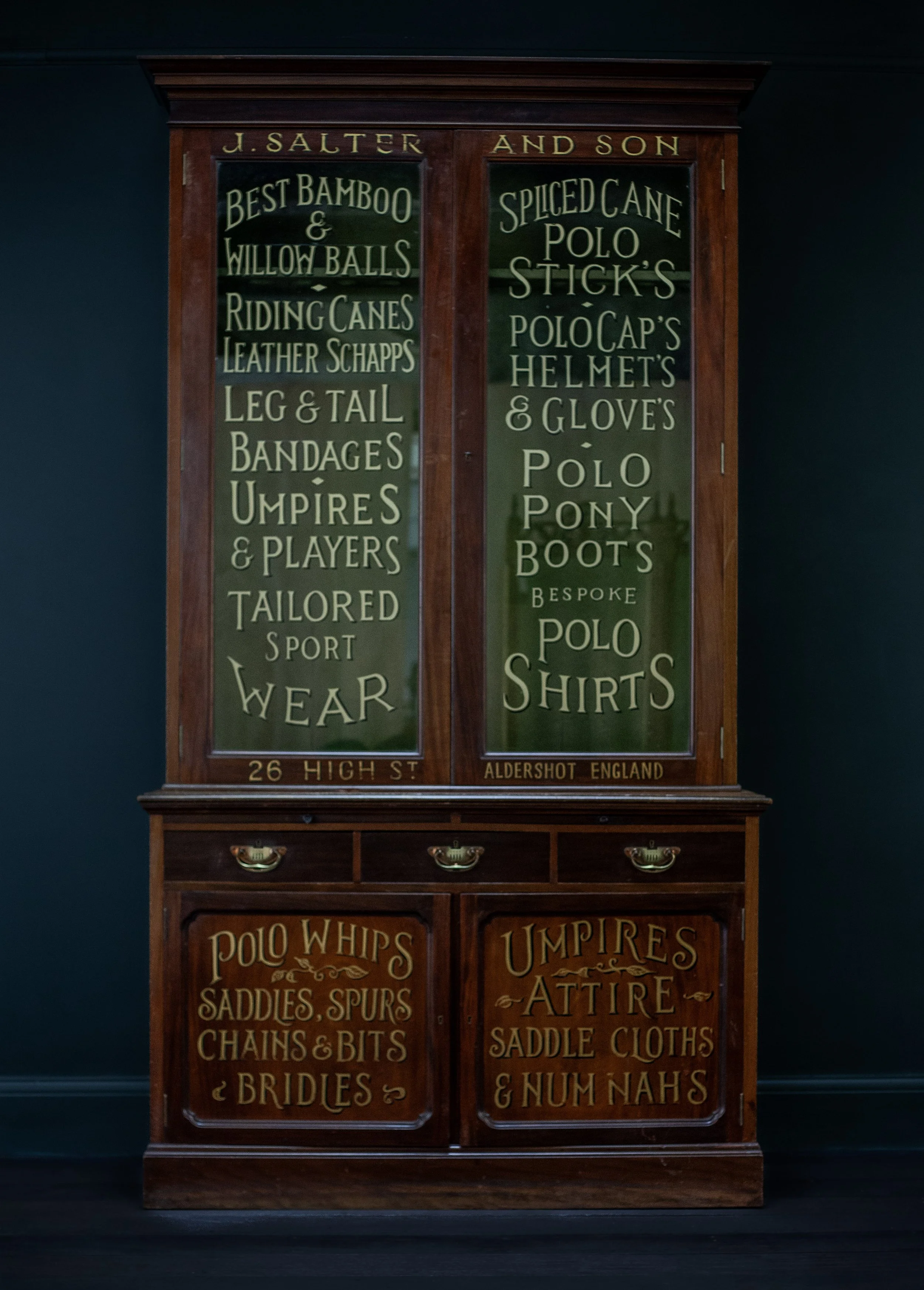 Display cabinet 3.jpg