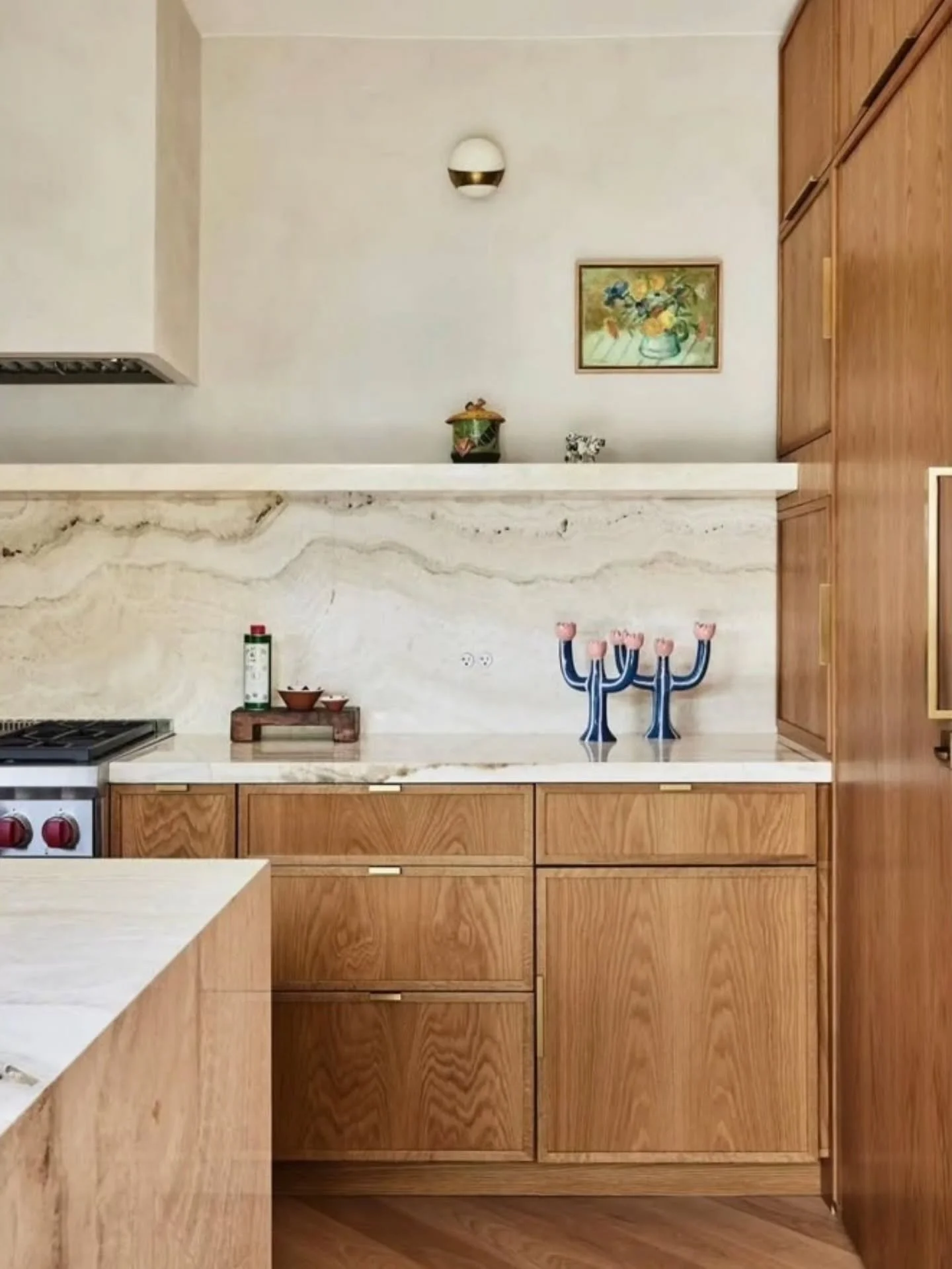 Interiors &amp; decor I'm loving lately 🤎

1, 2 &amp; 3. Absolutely obsessed with wood kitchen cabinets at the moment. What do you think? Images via @jenniferbunsa and @pinterest

4. Still very much in love with chrome accents after they made an app