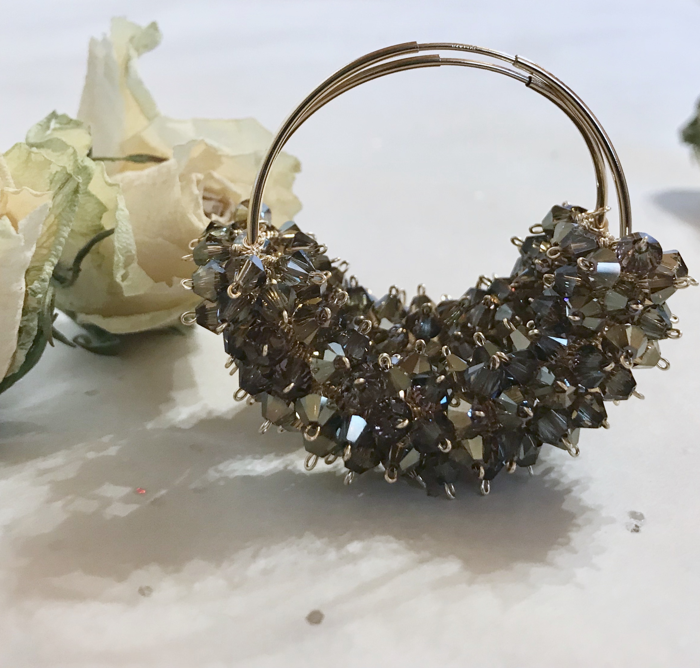 QUEEN BEE, shadow, gold