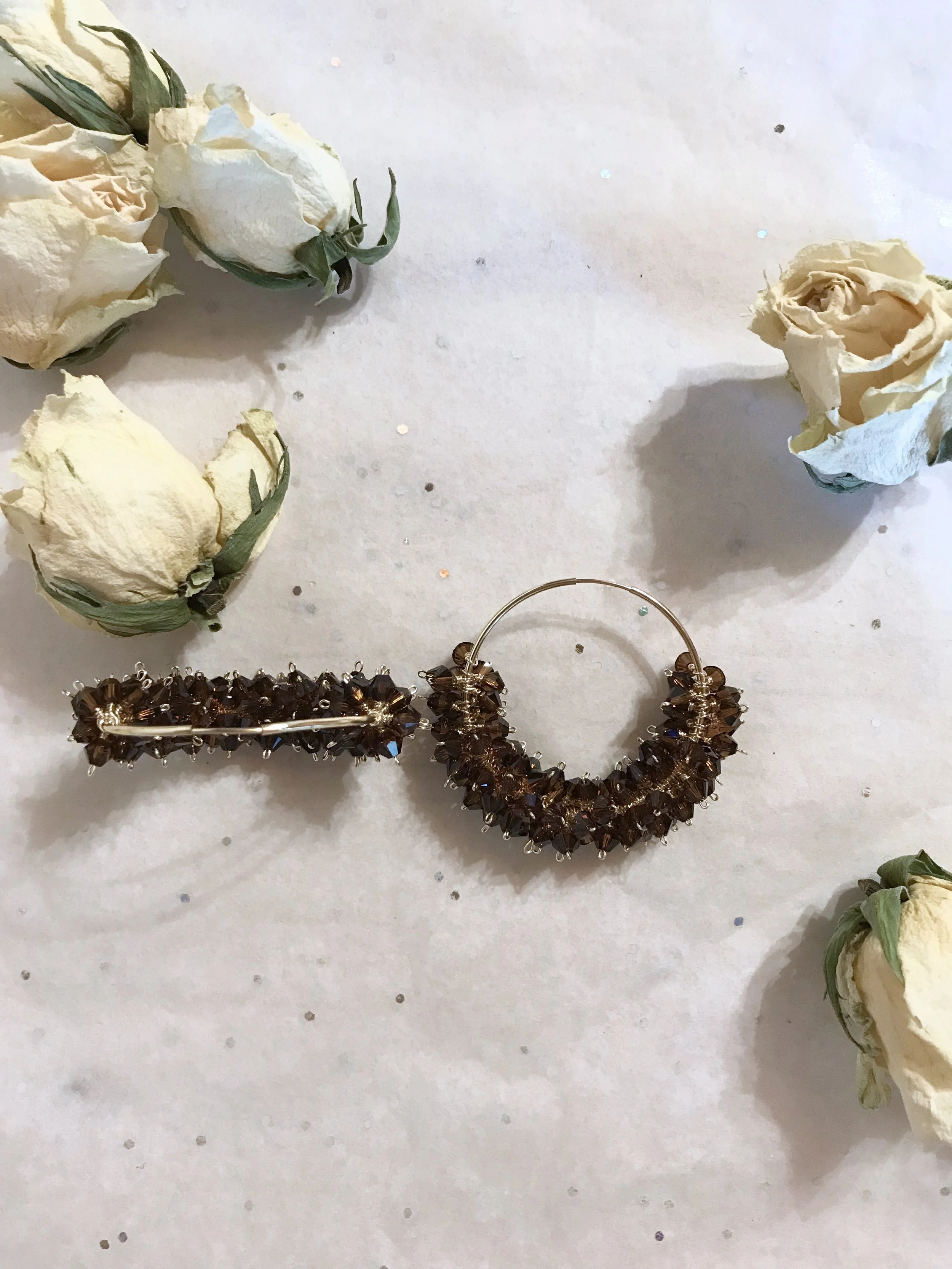 QUEEN BEE, dark n dusty, gold