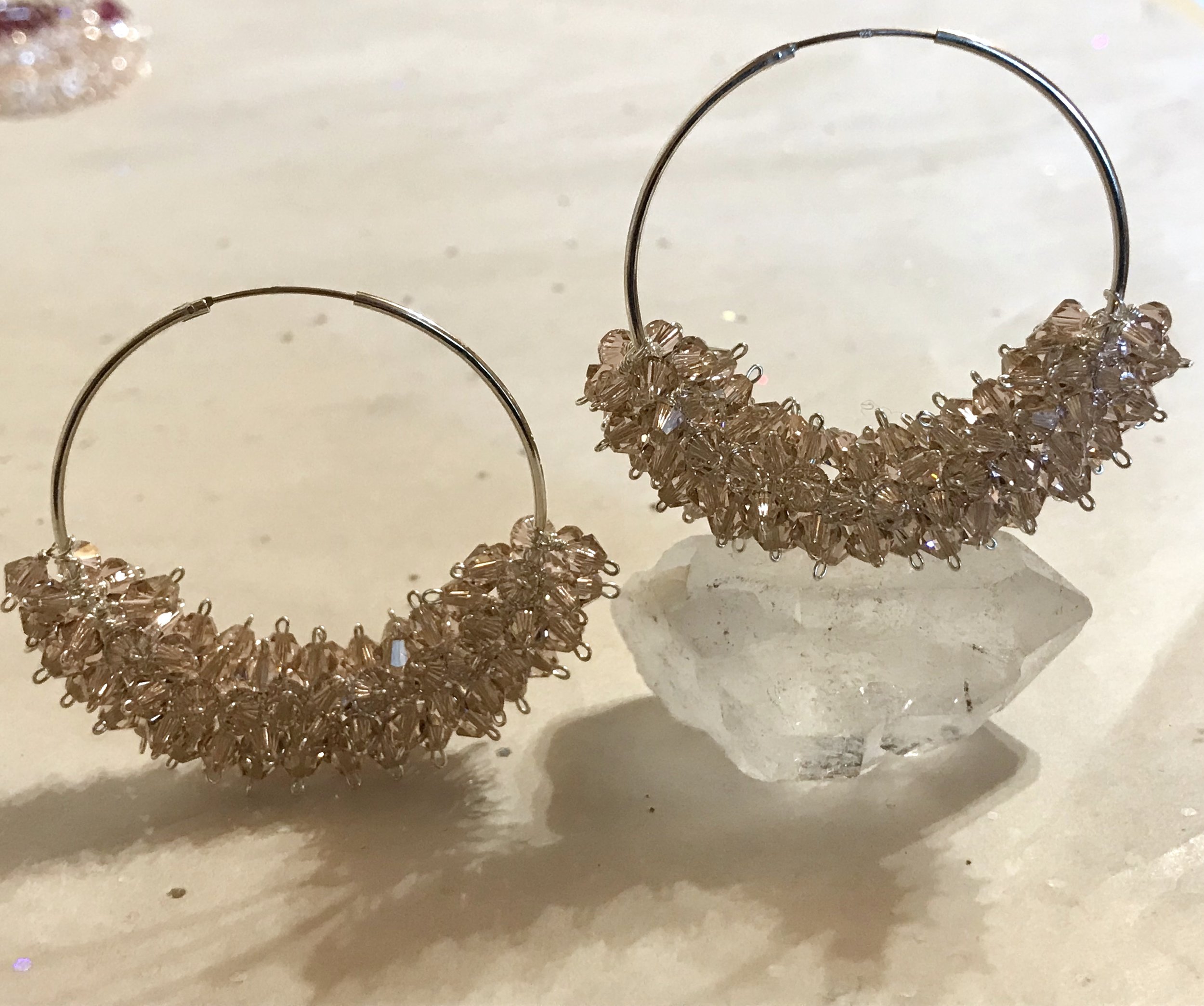 QUEEN BEE, bubbles on the balcony, silver 