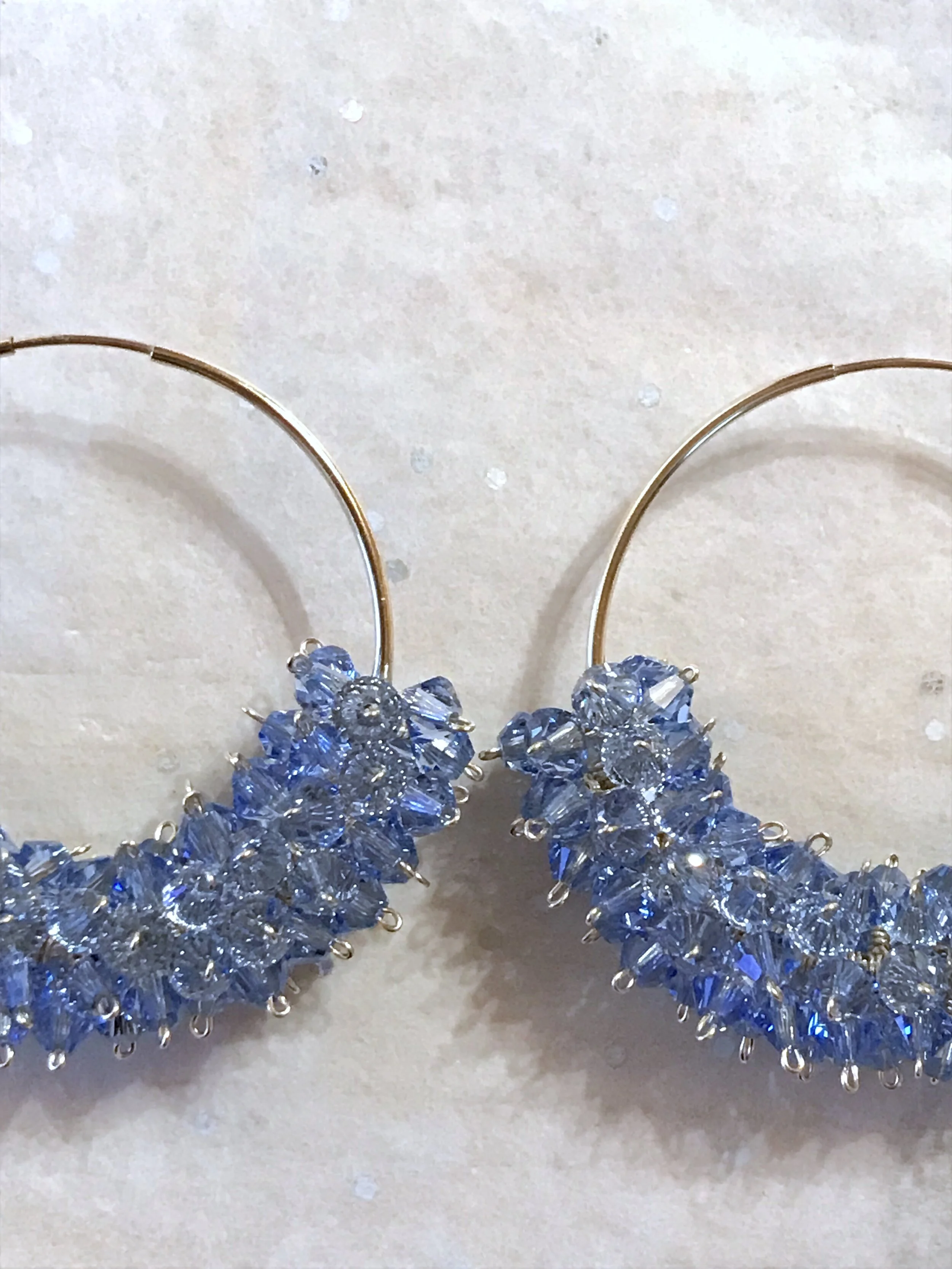 QUEEN BEE, blueberry pie, gold 