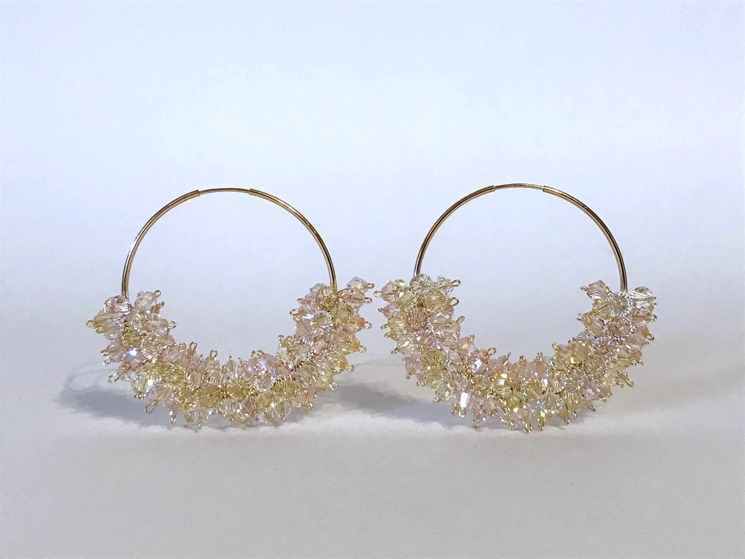 QUEEN BEE, butter and buns, gold 