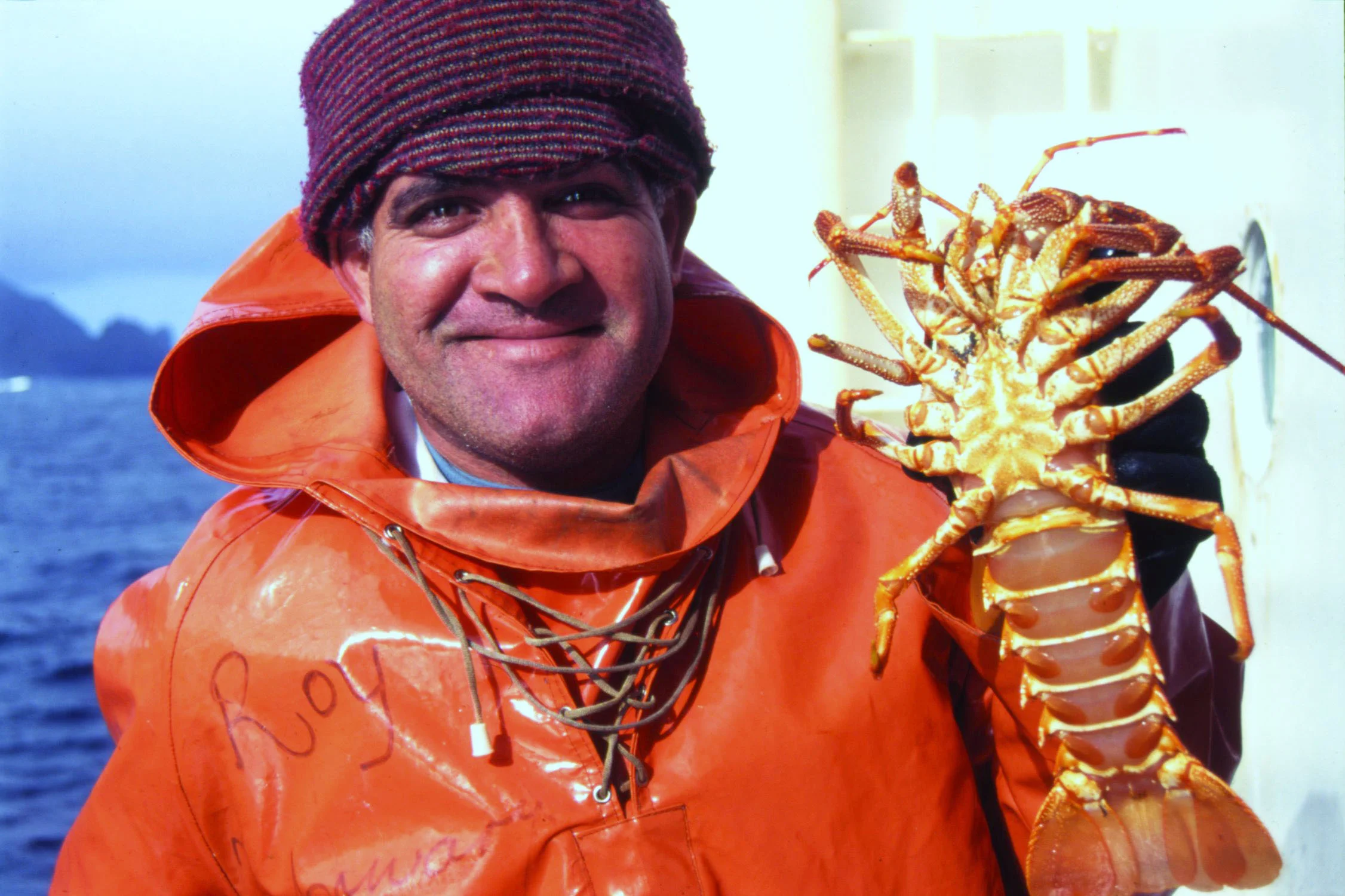 Roy and crayfish (c) Jaco Barendse.jpg