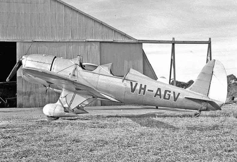 458 1956 KSAS hangar.jpg