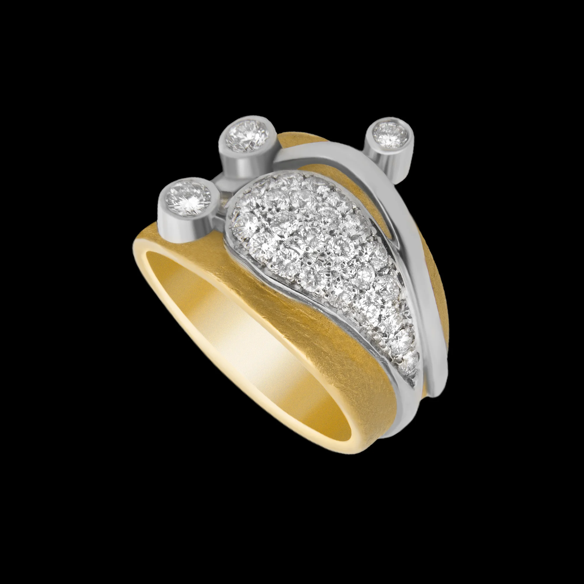 FRIDA | Fine Jewellery. Ocean Collection, Mariana ring. Custom designed ring in 18kt yellow gold with brilliant-cut diamonds set in 18kt white gold. FRI 10432A. View 1.