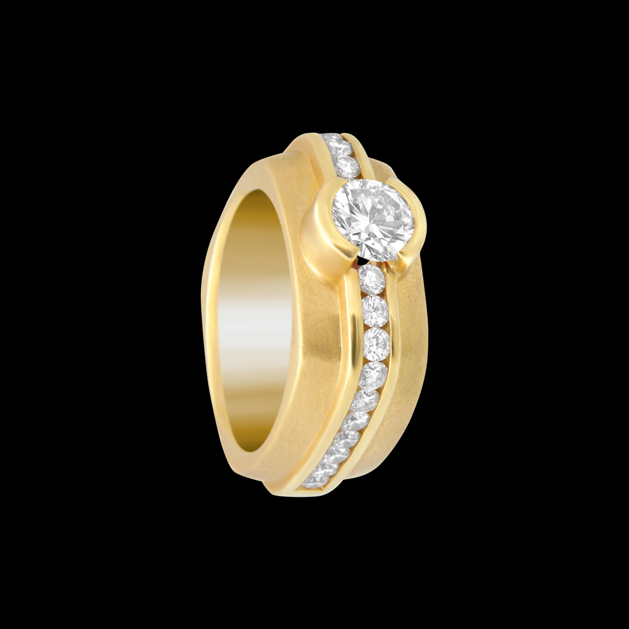 FRIDA | Fine Jewellery. Elska Collection. Rounded-square ring and matching band in 18kt gold gold set with brilliant-cut diamonds. View1.