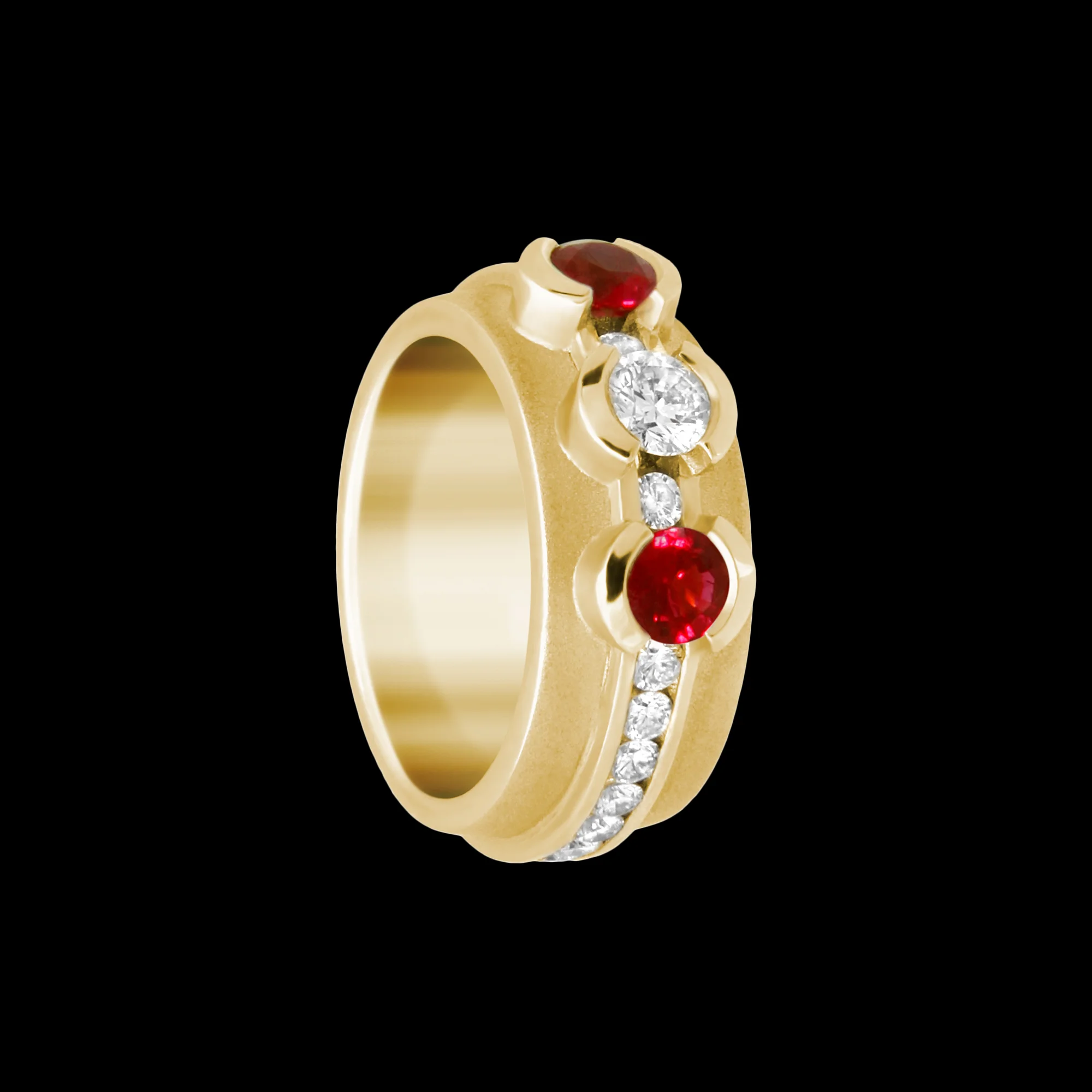 FRIDA | Fine Jewellery. Elska Collection. Round ring in 18kt yellow gold set with rubies and brilliant-cut diamonds. Tri-stone. View1.