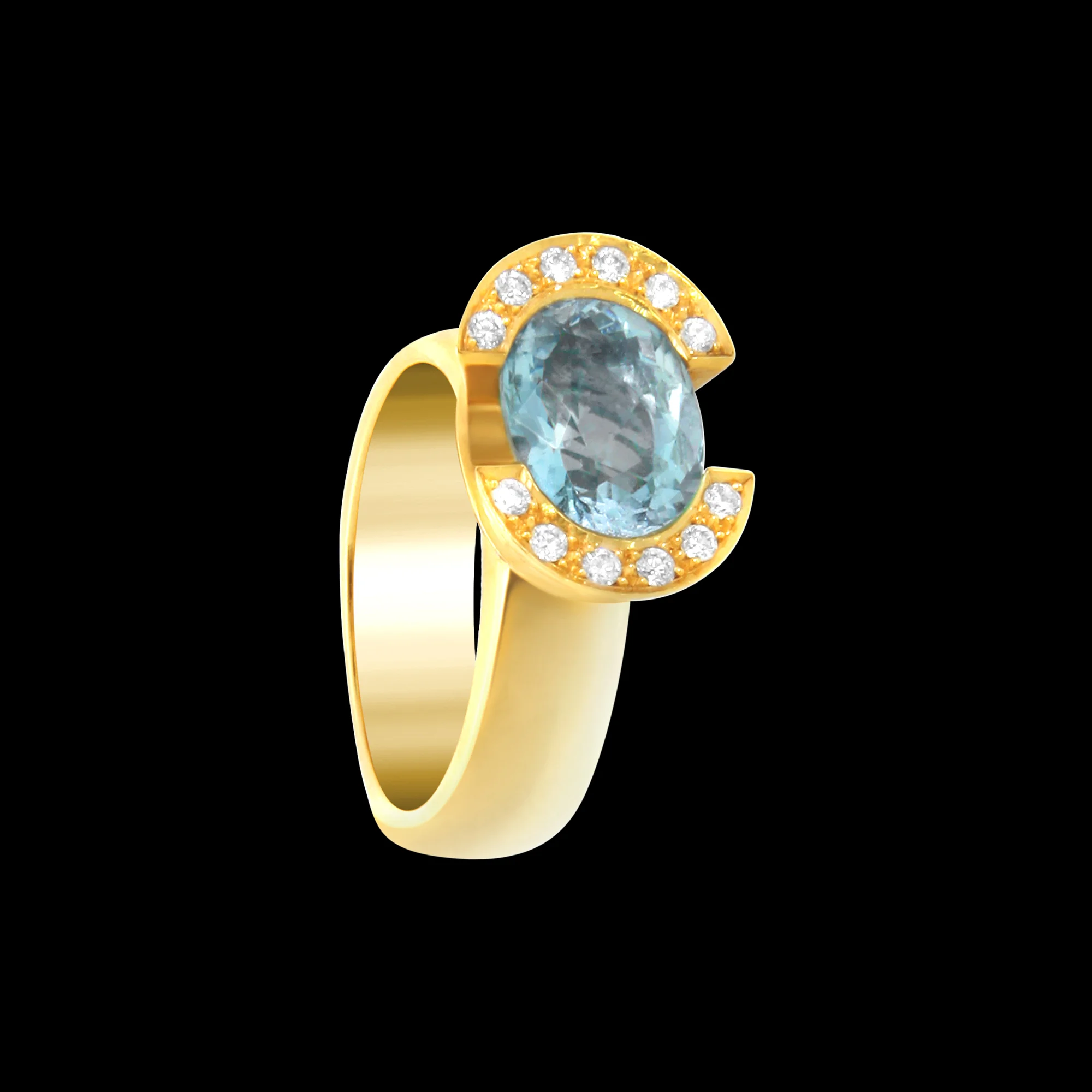 FRIDA | Fine Jewellery. Celestial Collection. Luna ring in 18kt yellow gold set with an aquamarine and diamonds. View1.