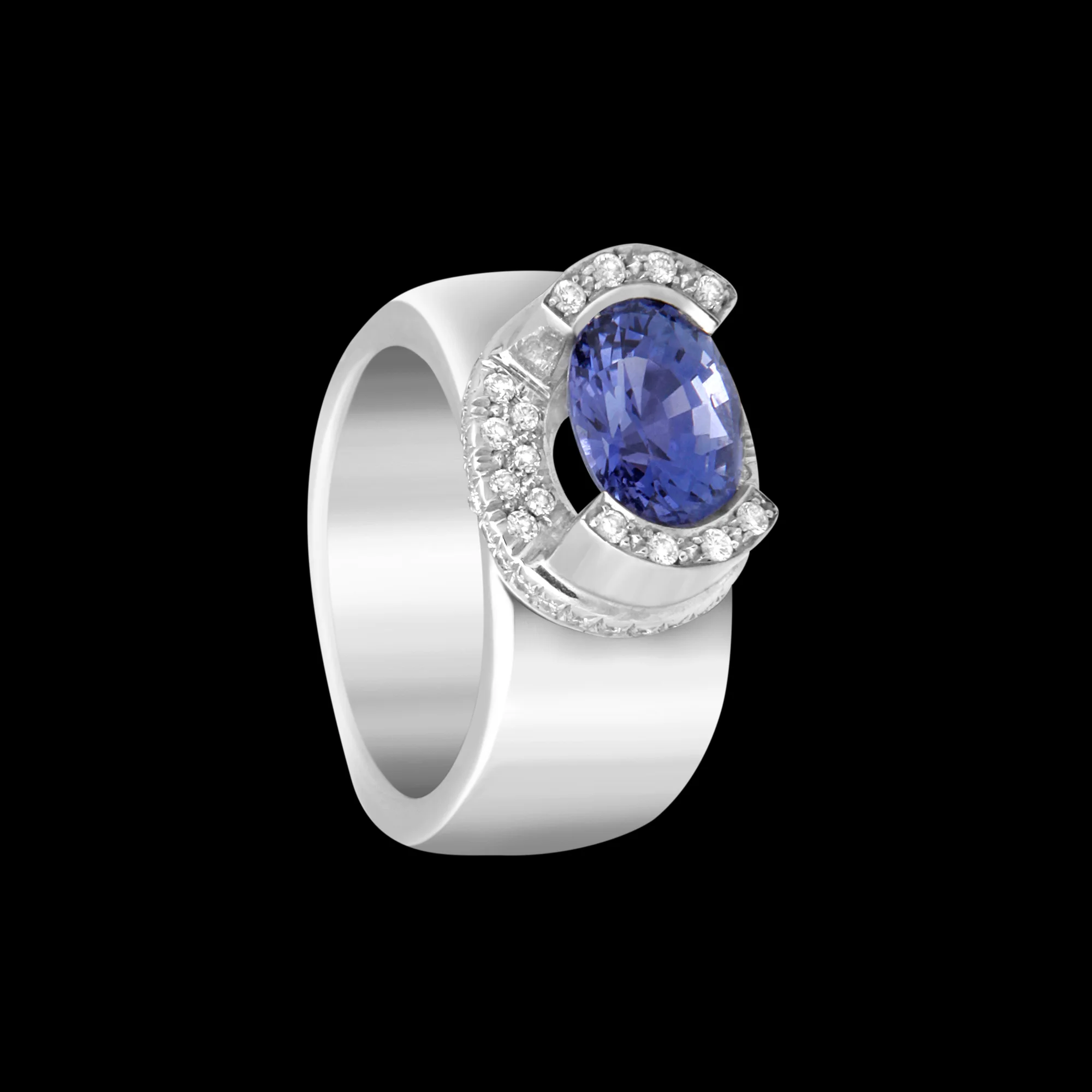 FRIDA | Fine Jewellery. Celestial Collection. Luna ring in 18kt white gold set with a violet sapphire and diamonds. View1.