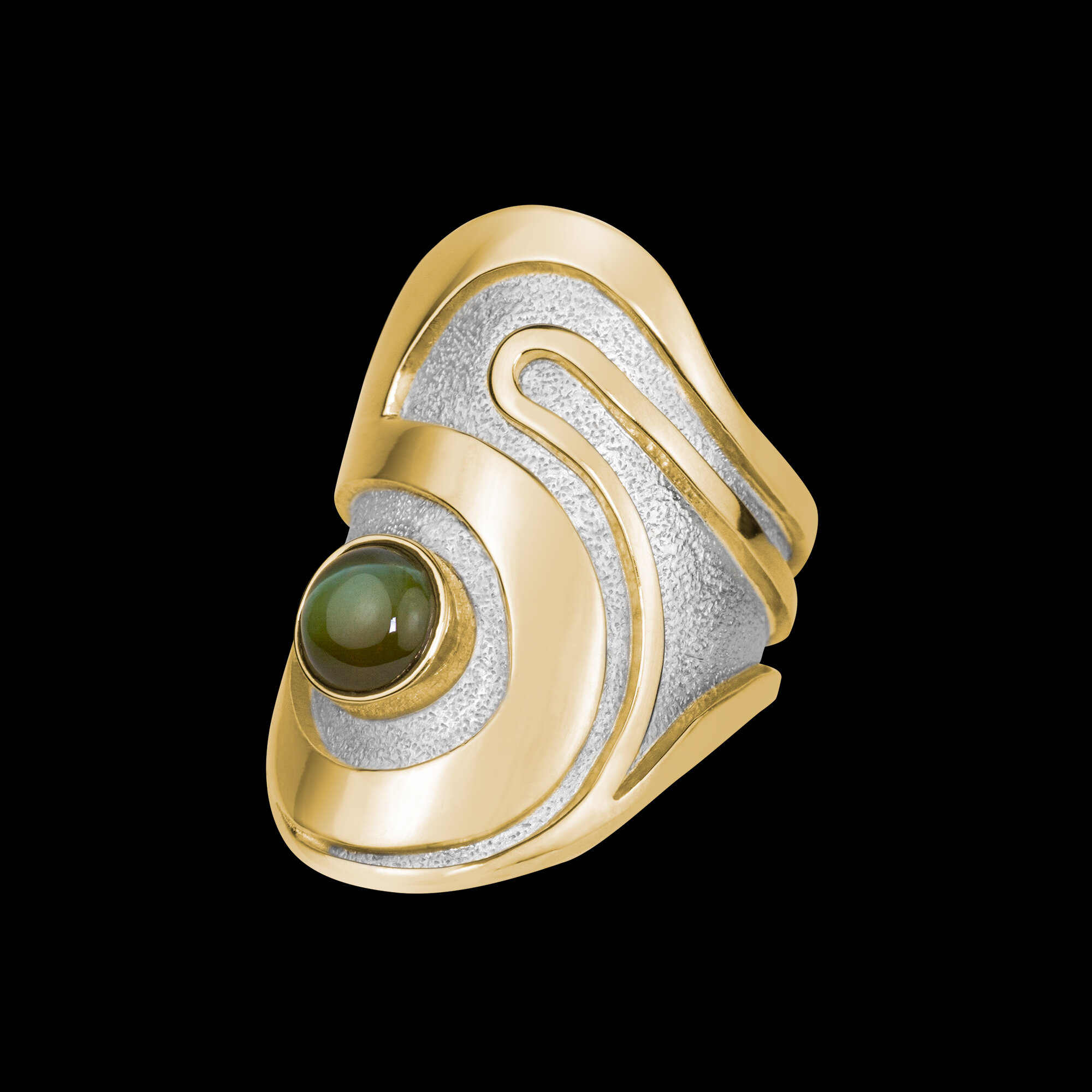 FRIDA | Fine Jewellery. Ocean Collection, Fjord ring. One-of-a-kind ring in sand-textured sterling silver and polished 18kt yellow gold set with a chrysoberyl cat's eye. View1.