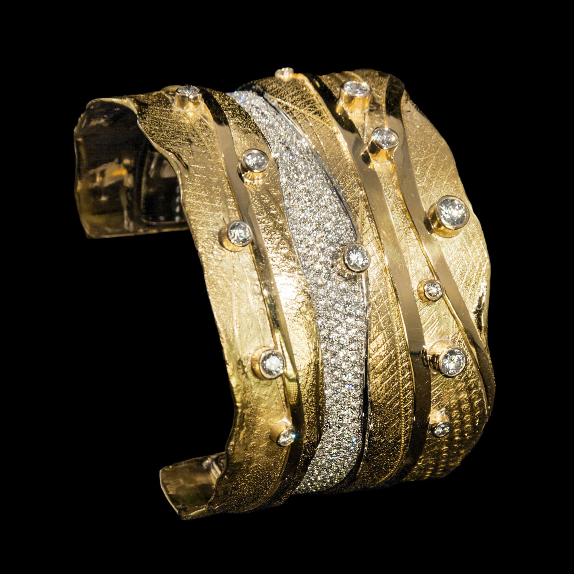 Custom 18kt yellow gold Freya cuff with pavé-set diamonds | Shield Collection. FRIDA | Fine Jewellery.jpg