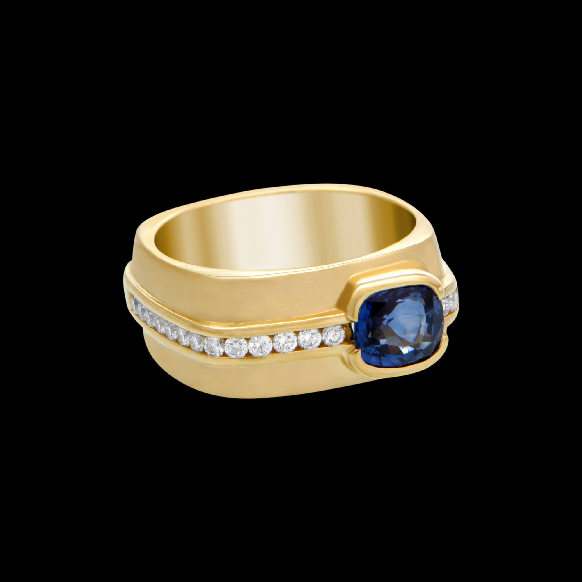 FRIDA - Fine Jewellery. Elska Collection. Rounded-square men's ring in 18kt yellow gold set with a blue sapphire and brilliant-cut diamonds.jpeg