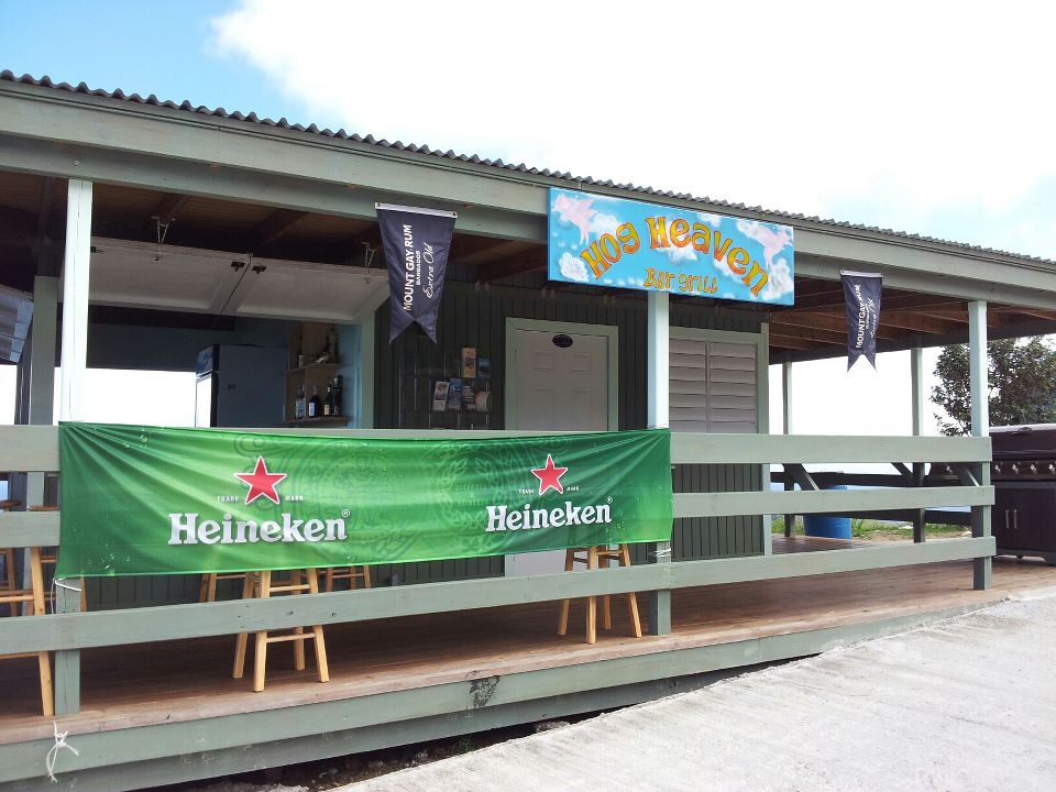 Great views, fresh food, cold beer + Hog Heaven 5 minute drive from Sunset Watch Villa