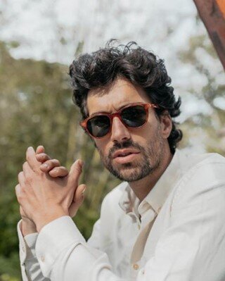 A @Fora_sunglasses nasceu em Lisboa, de um projeto repleto de jovialidade e esp&iacute;rito conquistador. Est&aacute; na nossa fam&iacute;lia h&aacute; 3 anos e por muitos mais ir&aacute; continuar a estar. ⁠
⁠
&Eacute; um orgulho ter connosco estas 