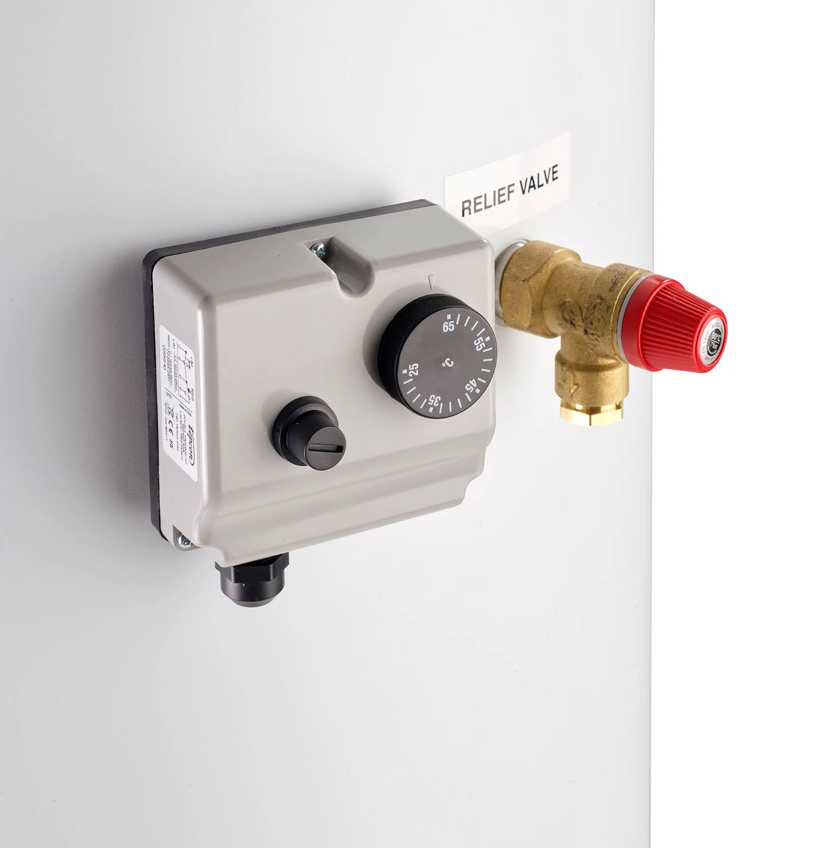 Studio photography - Cylinders April 2024_Page_5_Image_0001.jpg