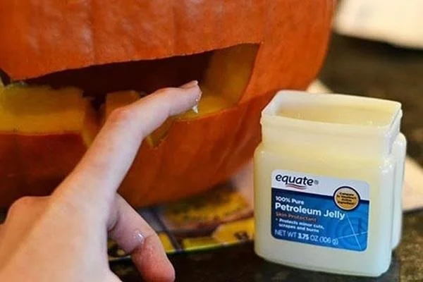 prevent-carved-uncarved-pumpkins-from-rotting.w1456.jpg