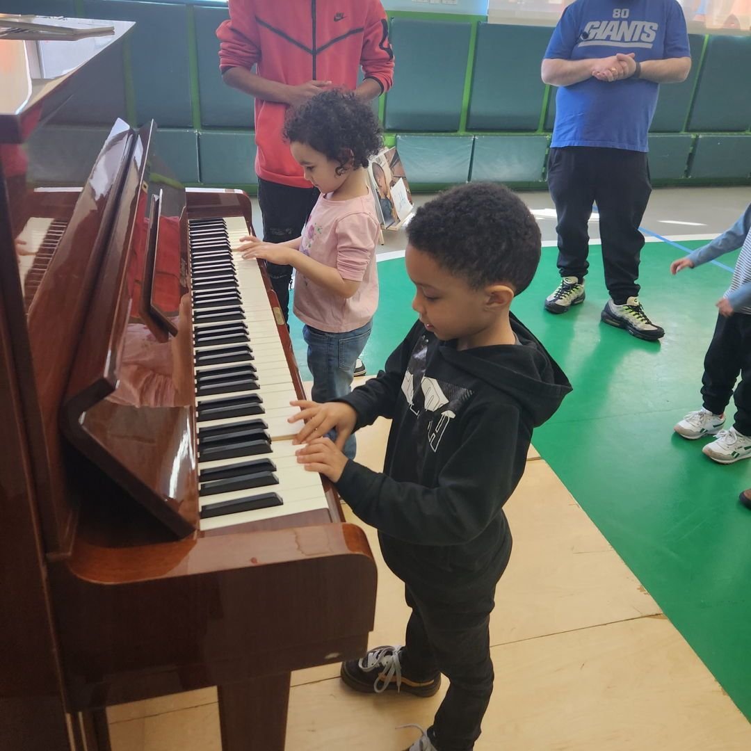 Last week, Carlito Ratti, an ABC alum from the class of 2006, and another community member came by to do a concert for us at the Graham School. Our classrooms have been learning about music, so they were so interested to hear from Carlito about the d