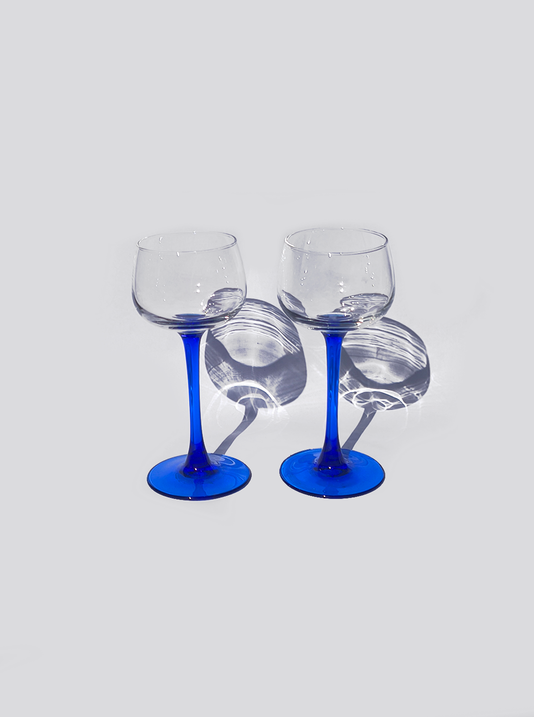 les-objoies-wine-glasses-blue.png