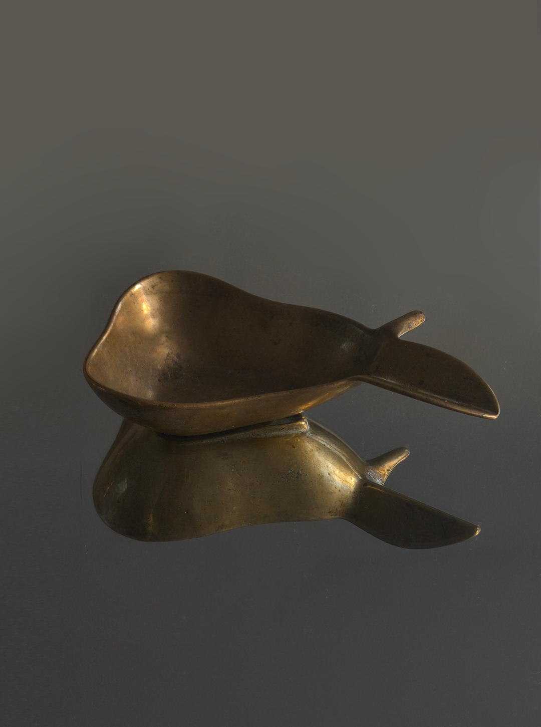 les-objoies-ashtray-pear-brass-2.png