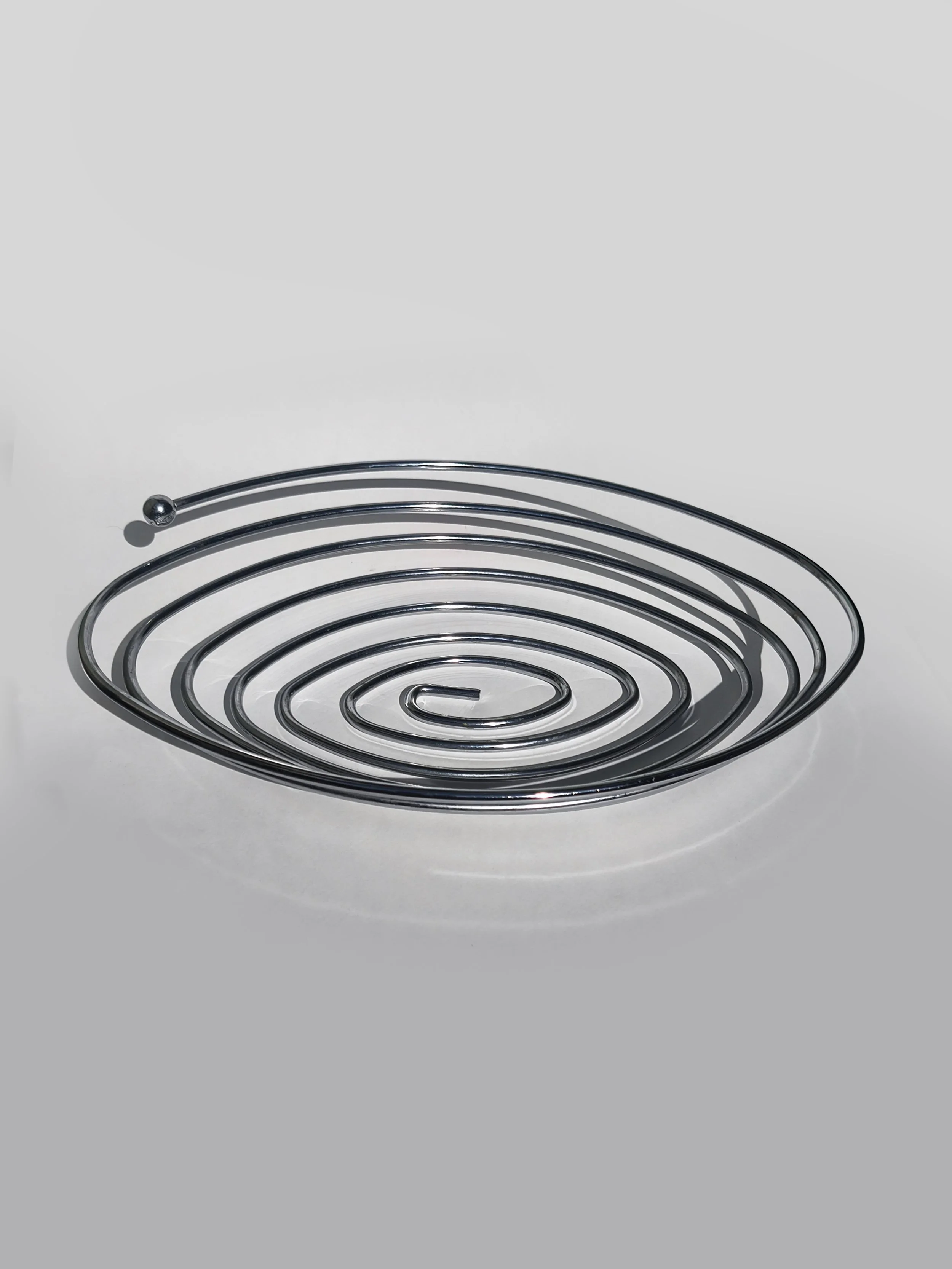 les-objoies-fruit-spiral-basket-steel-3.jpg