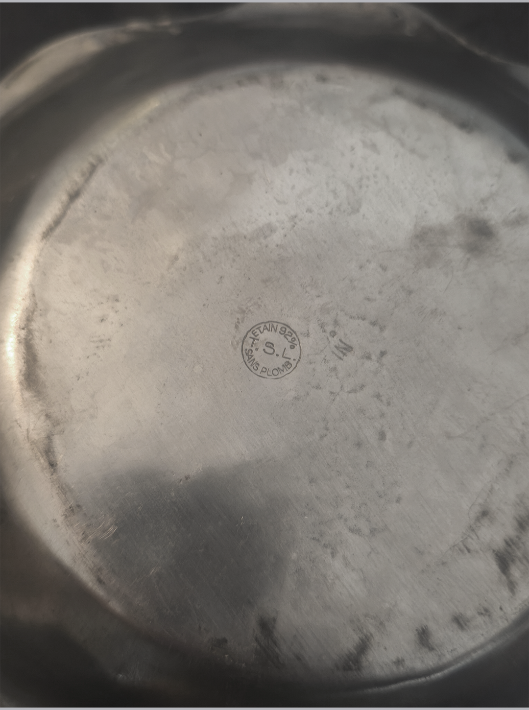 les-objoies-pewter-round-dish-4.png