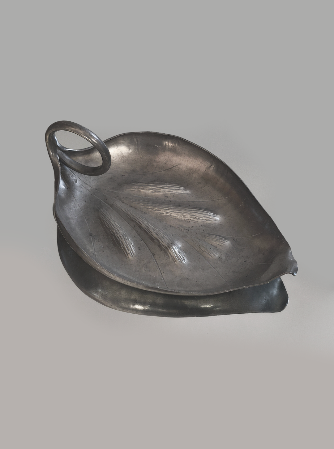 les-objoies-large-leaf-pewter-vide-poche-1.png