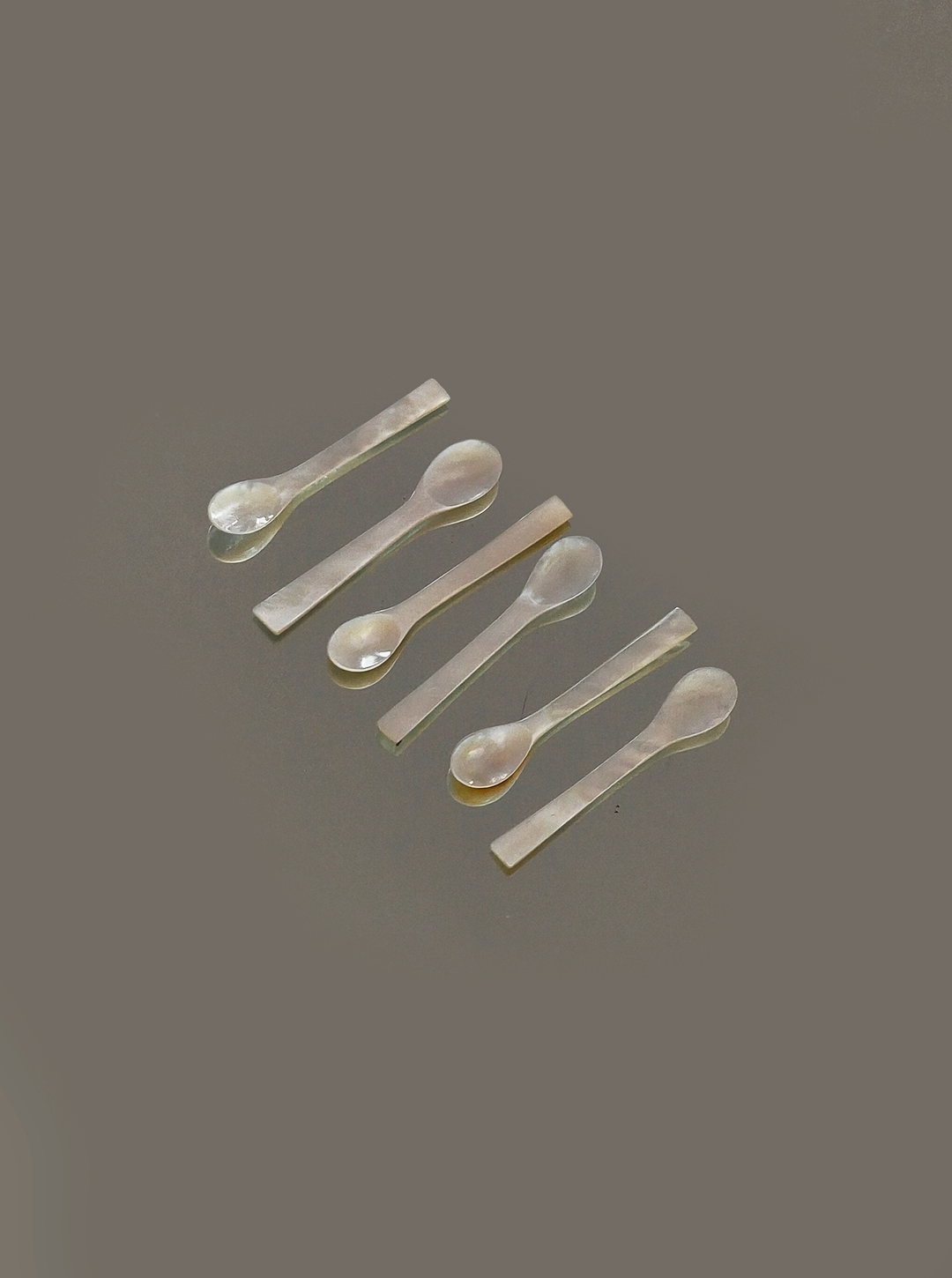 les-objoies-mother-pearls-small-spoons-2.png