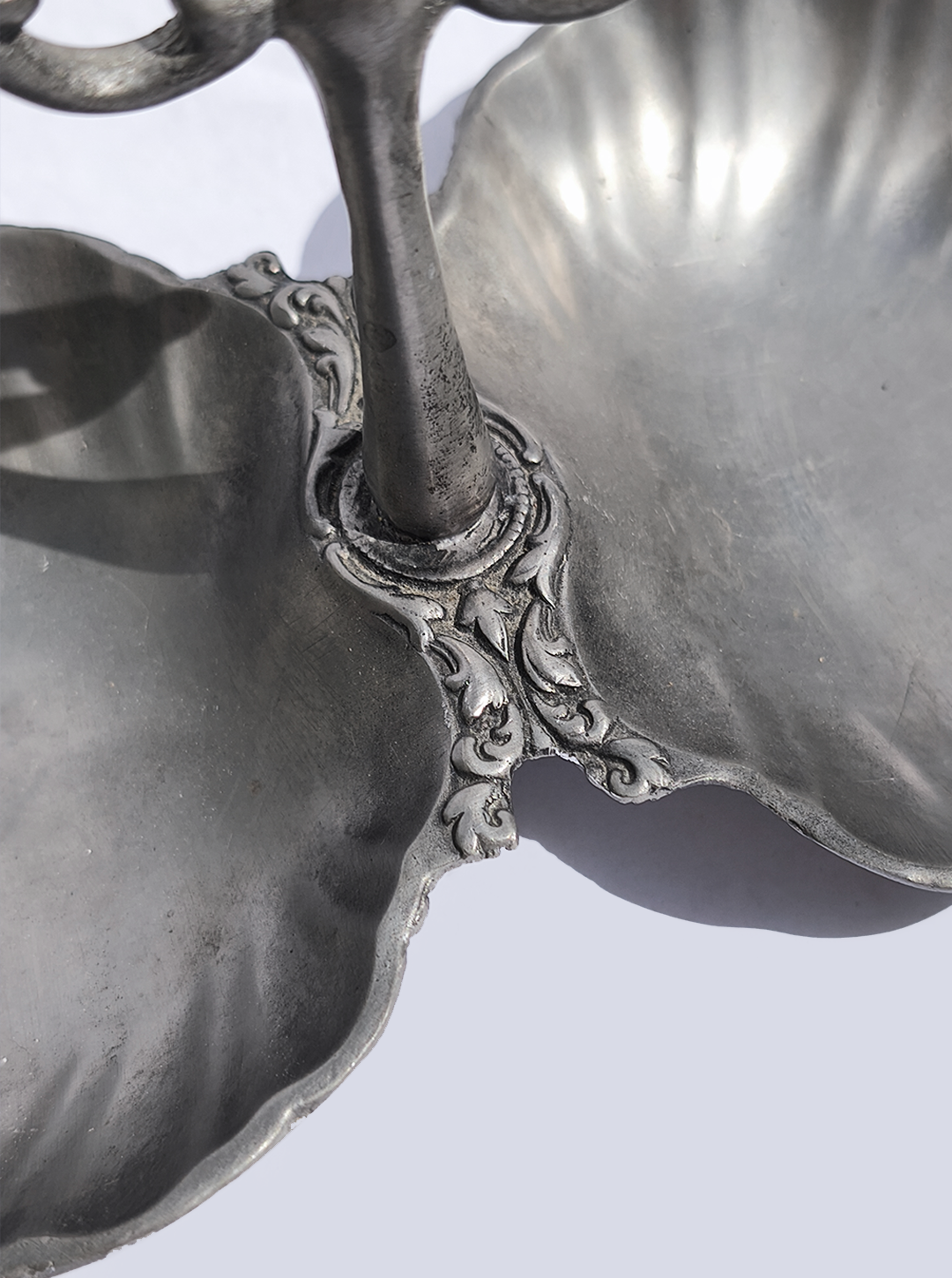 les-objoies-pewter-double-shell-tray-2.png